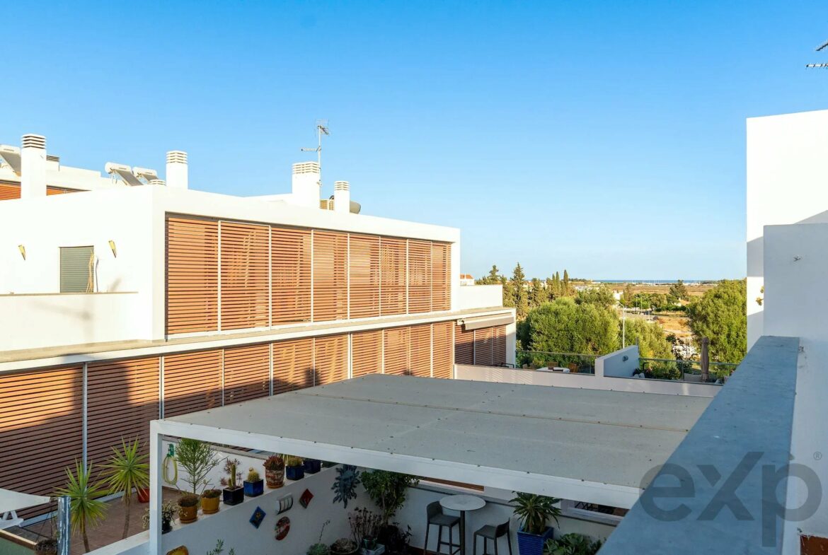 Contemporary 4-Bedroom Duplex with Terraces and Sea Views | Quinta da Foz, Tavira, photo 1