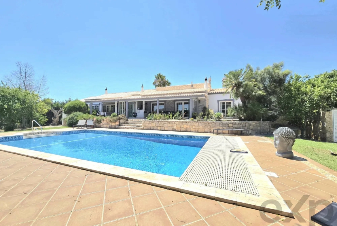 Three-bedroom villa with two-bedroom annexe, pool and countryside views in Carvoeiro, photo 8