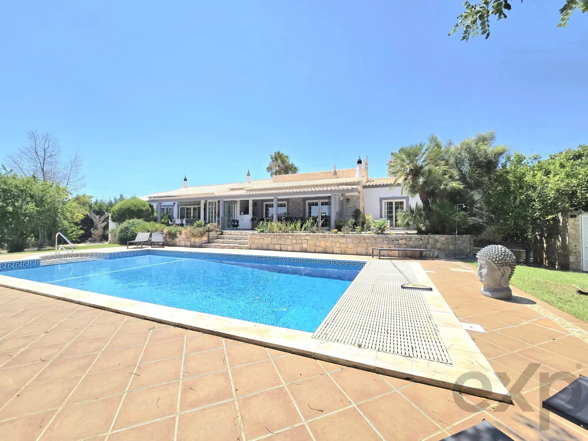 Three-bedroom villa with two-bedroom annexe, pool and countryside views in Carvoeiro