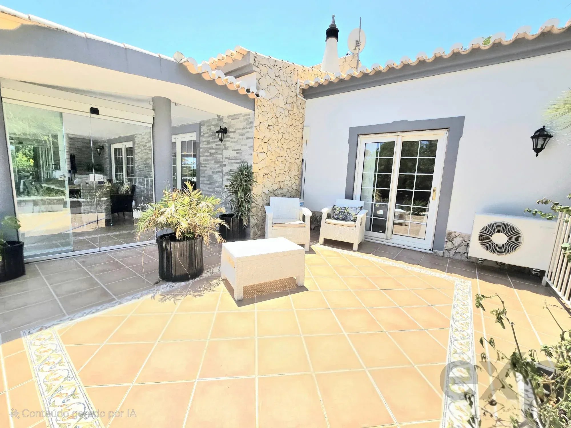 Three-bedroom villa with two-bedroom annexe, pool and countryside views in Carvoeiro