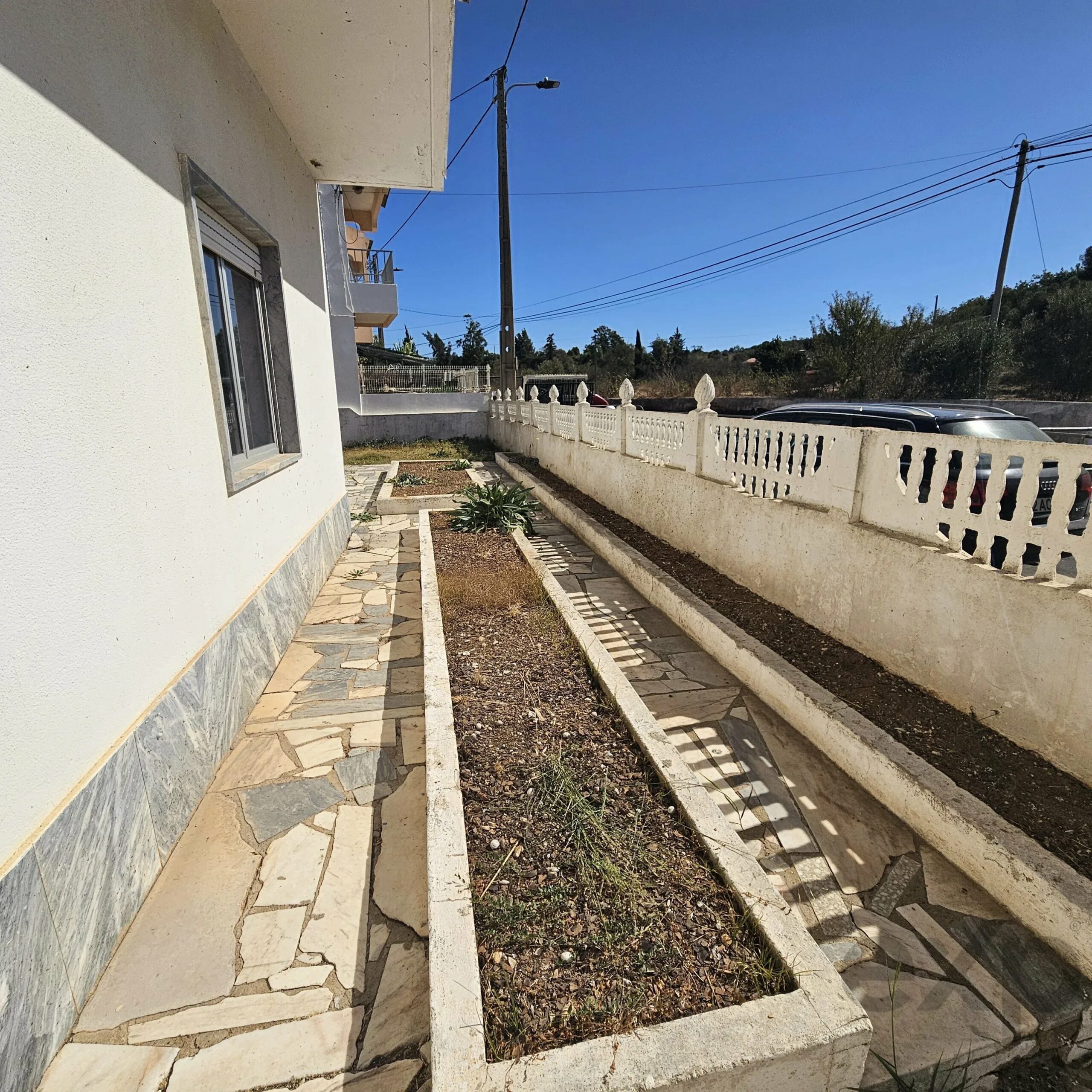 Two-Family House in Ferragudo - Charm, Space and Potential