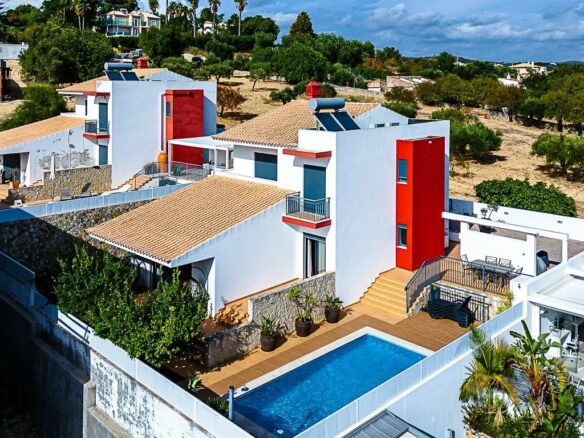 Exceptional Detached House with Swimming Pool, Panoramic Views and Privacy, 3 Minutes from Loulé