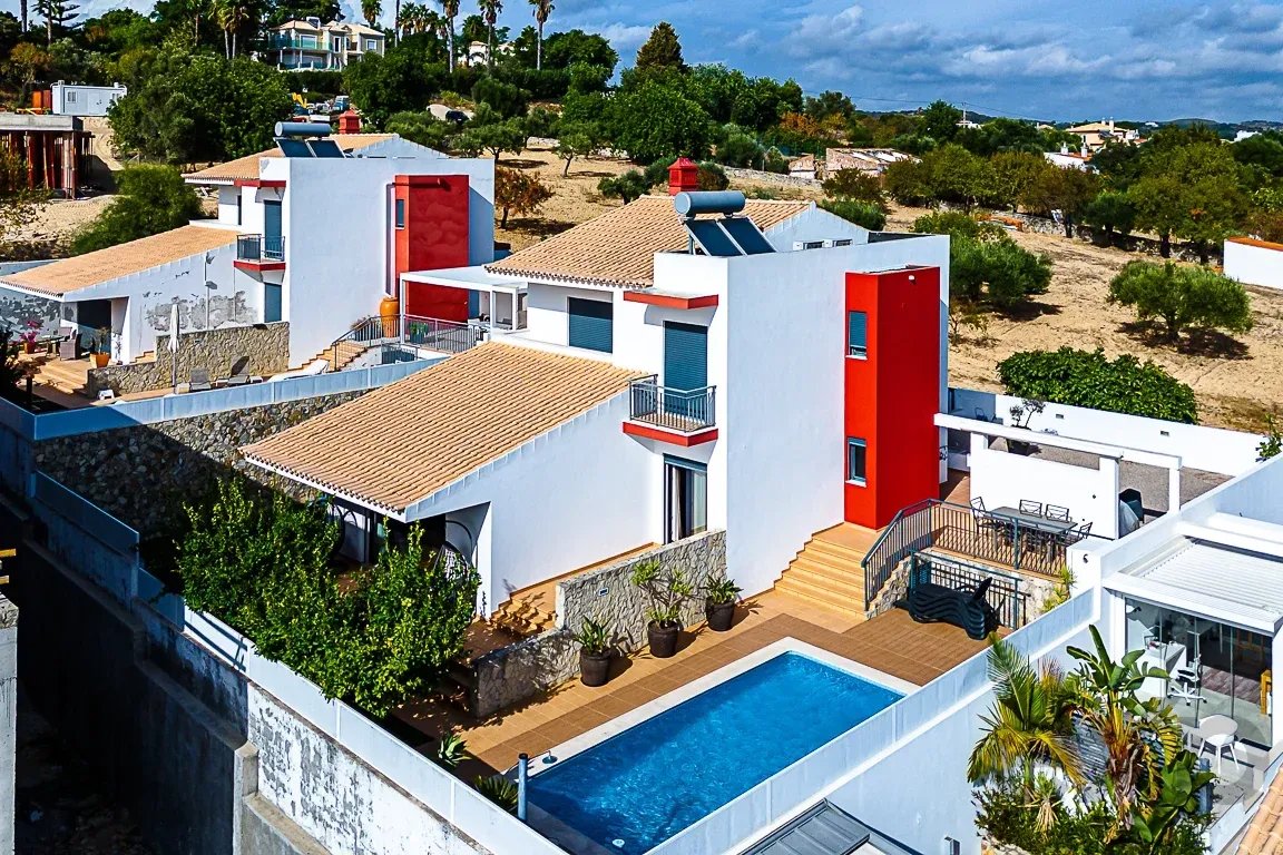 Exceptional Detached House with Swimming Pool, Panoramic Views and Privacy, 3 Minutes from Loulé