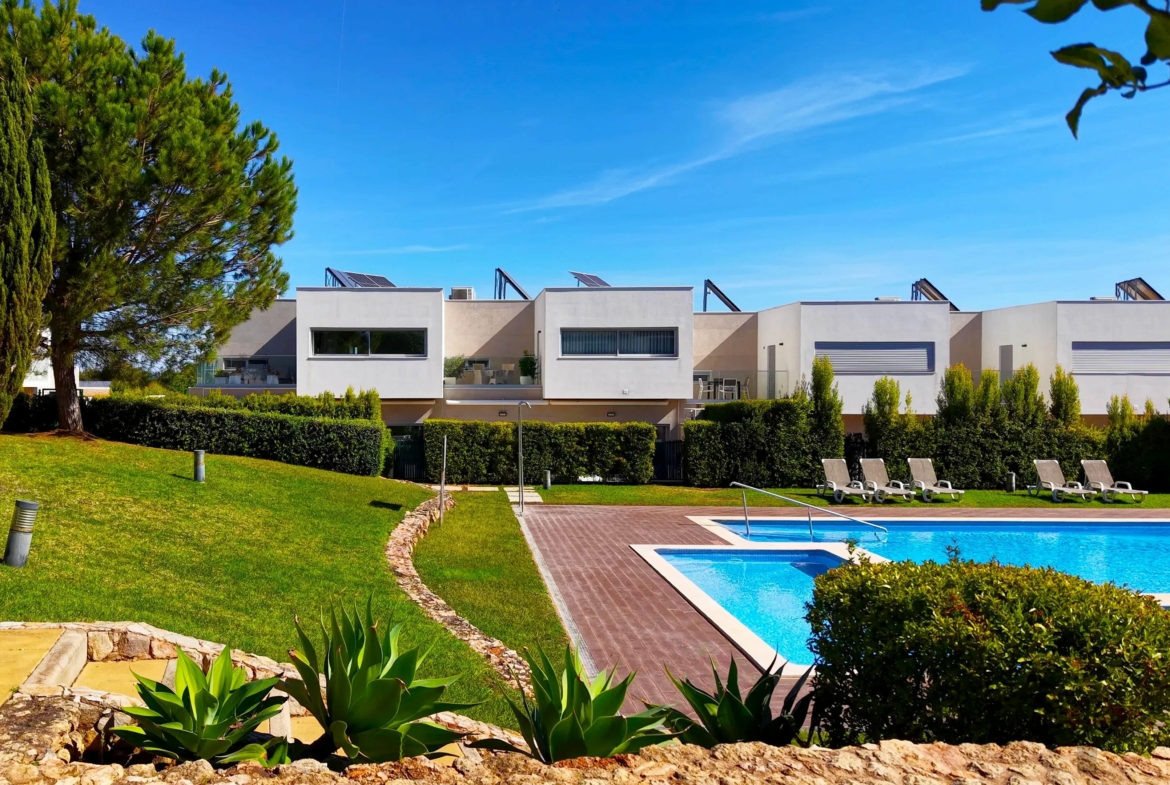 Elegant 3-bedroom semi-detached house with terraces. double garage and swimming pool - 300m from the new golf course and 1 km from the beaches of Ferragudo., photo 24