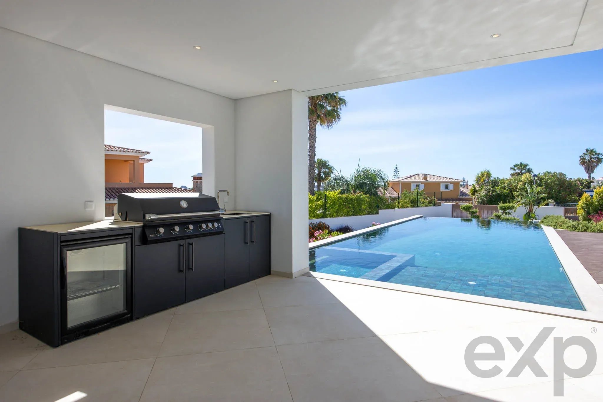 New 4-Bed Luxury Villa with Pool & Sauna, Lagos