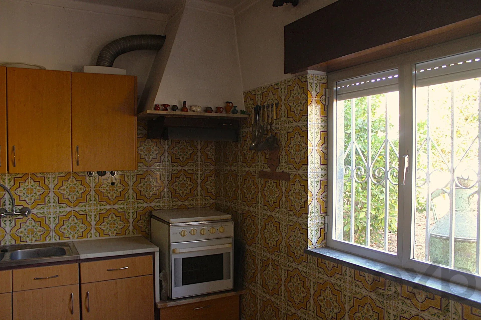 Two-Family House in Ferragudo - Charm, Space and Potential