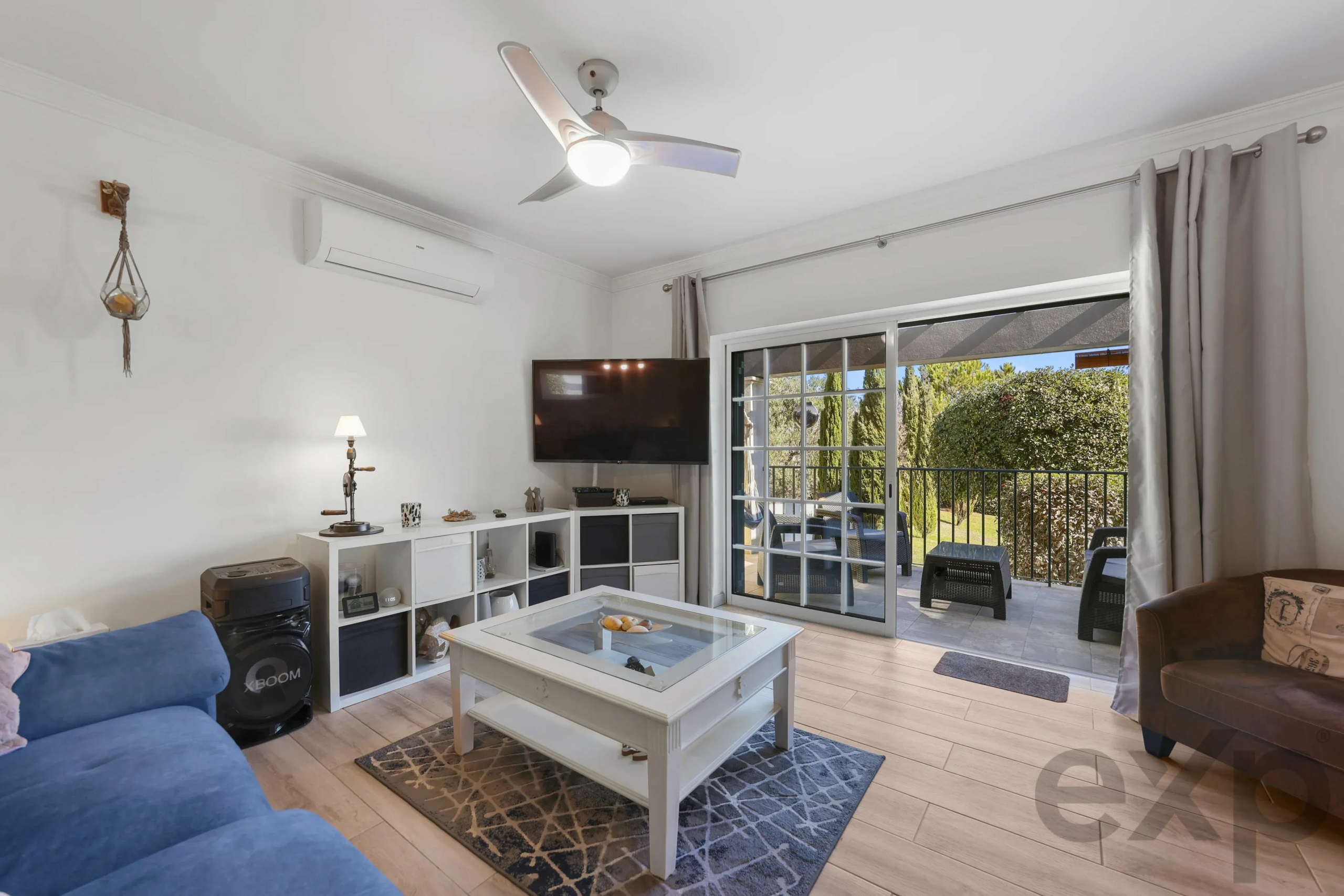 Elegant 3-bedroom semi-detached house with terraces. double garage and swimming pool - 300m from the new golf course and 1 km from the beaches of Ferragudo.
