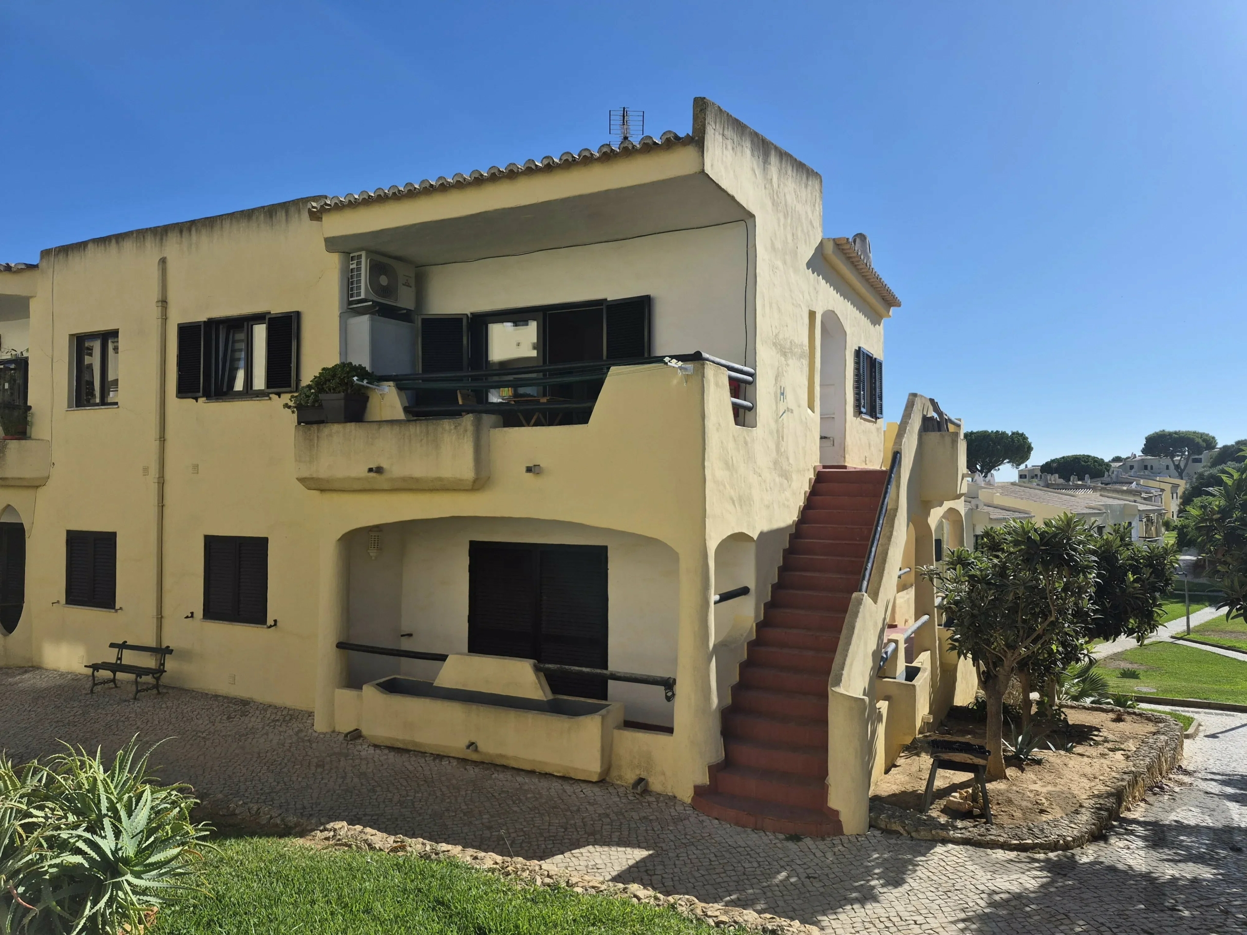 Fully renovated and furnished one-bedroom apartment in Alvor