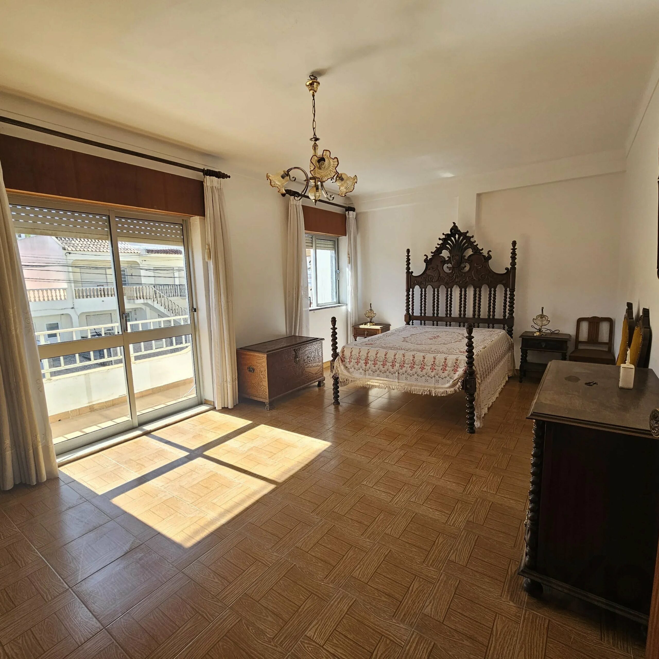 Two-Family House in Ferragudo - Charm, Space and Potential