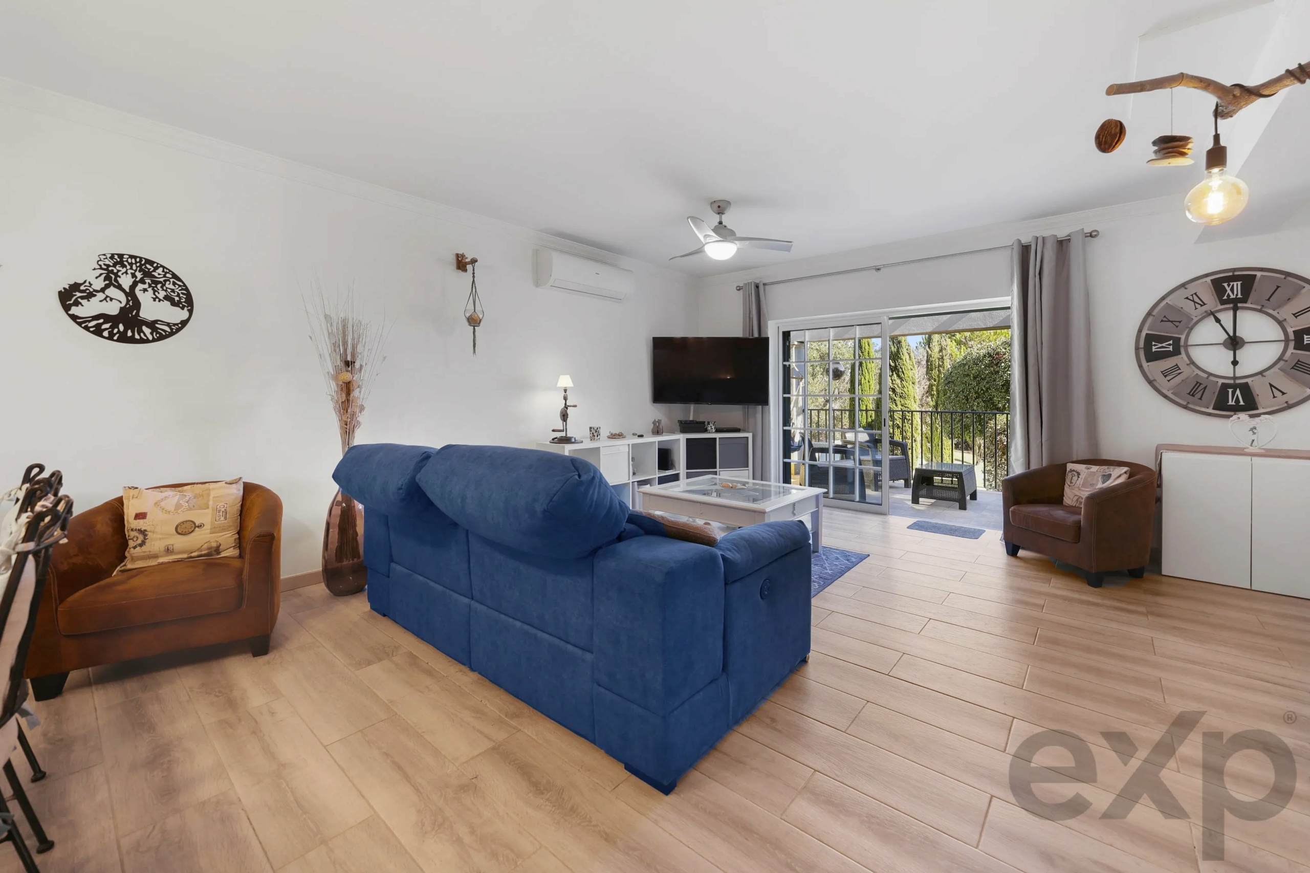 Elegant 3-bedroom semi-detached house with terraces. double garage and swimming pool - 300m from the new golf course and 1 km from the beaches of Ferragudo.