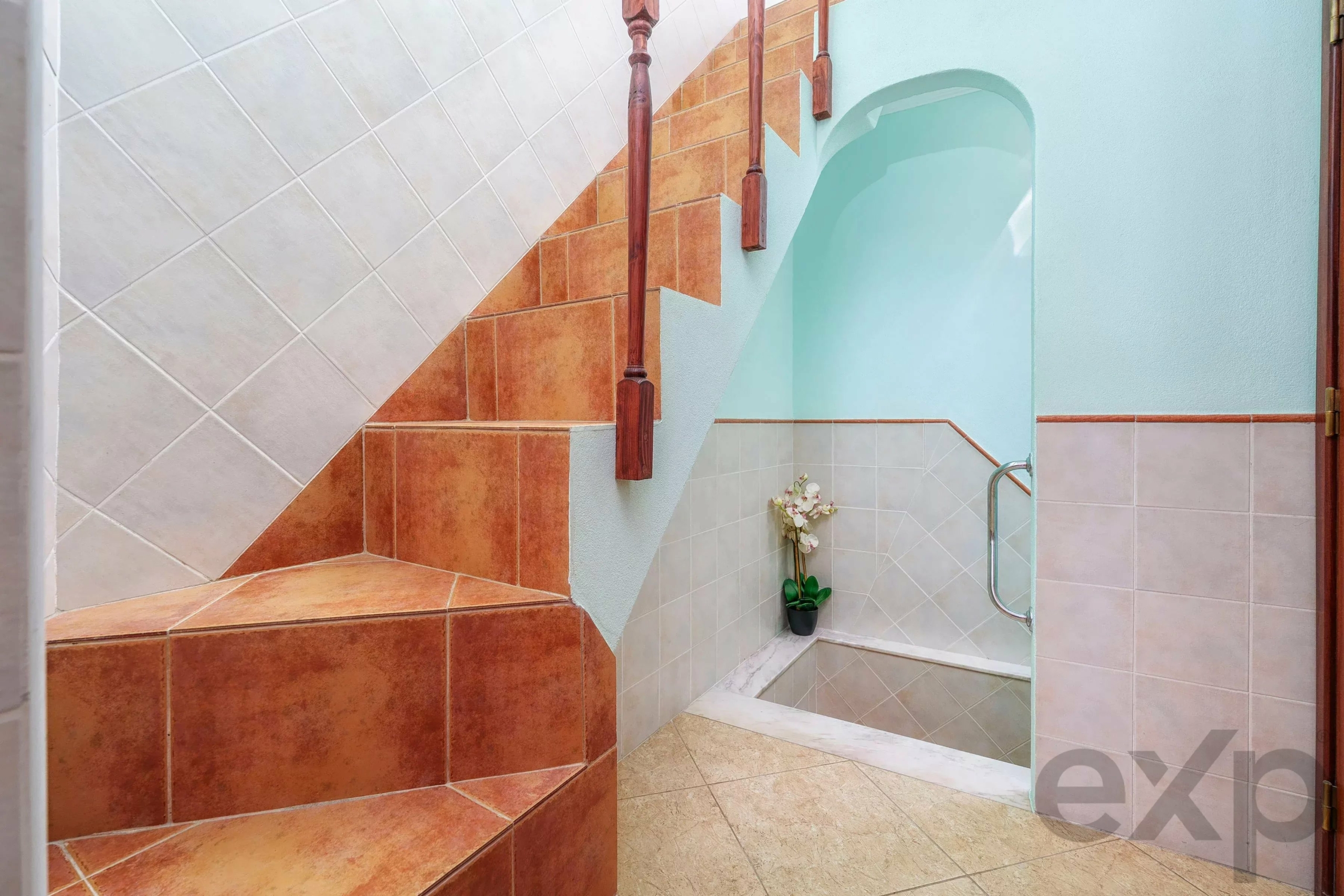 A one-bedroom plus one flat with a spacious terrace in the heart of Olhão’s city centre