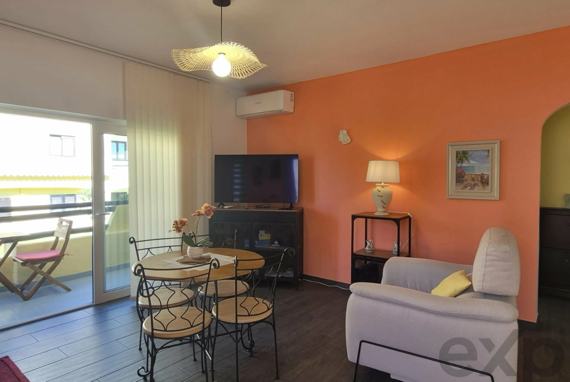 Fully renovated and furnished one-bedroom apartment in Alvor, photo 1
