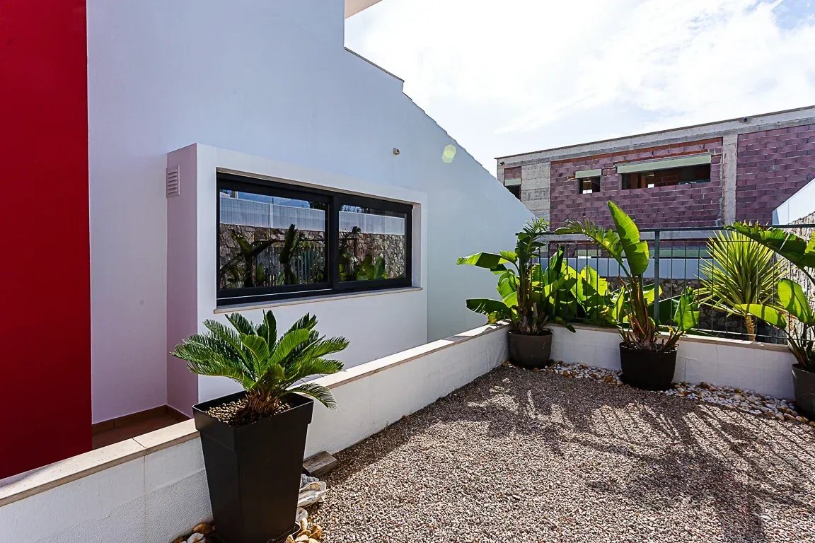 Exceptional Detached House with Swimming Pool, Panoramic Views and Privacy, 3 Minutes from Loulé