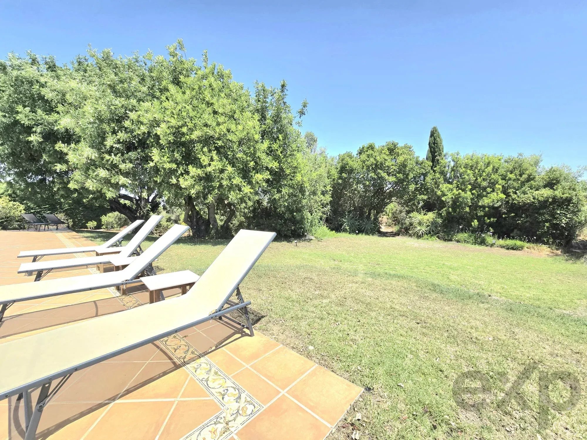 Three-bedroom villa with two-bedroom annexe, pool and countryside views in Carvoeiro