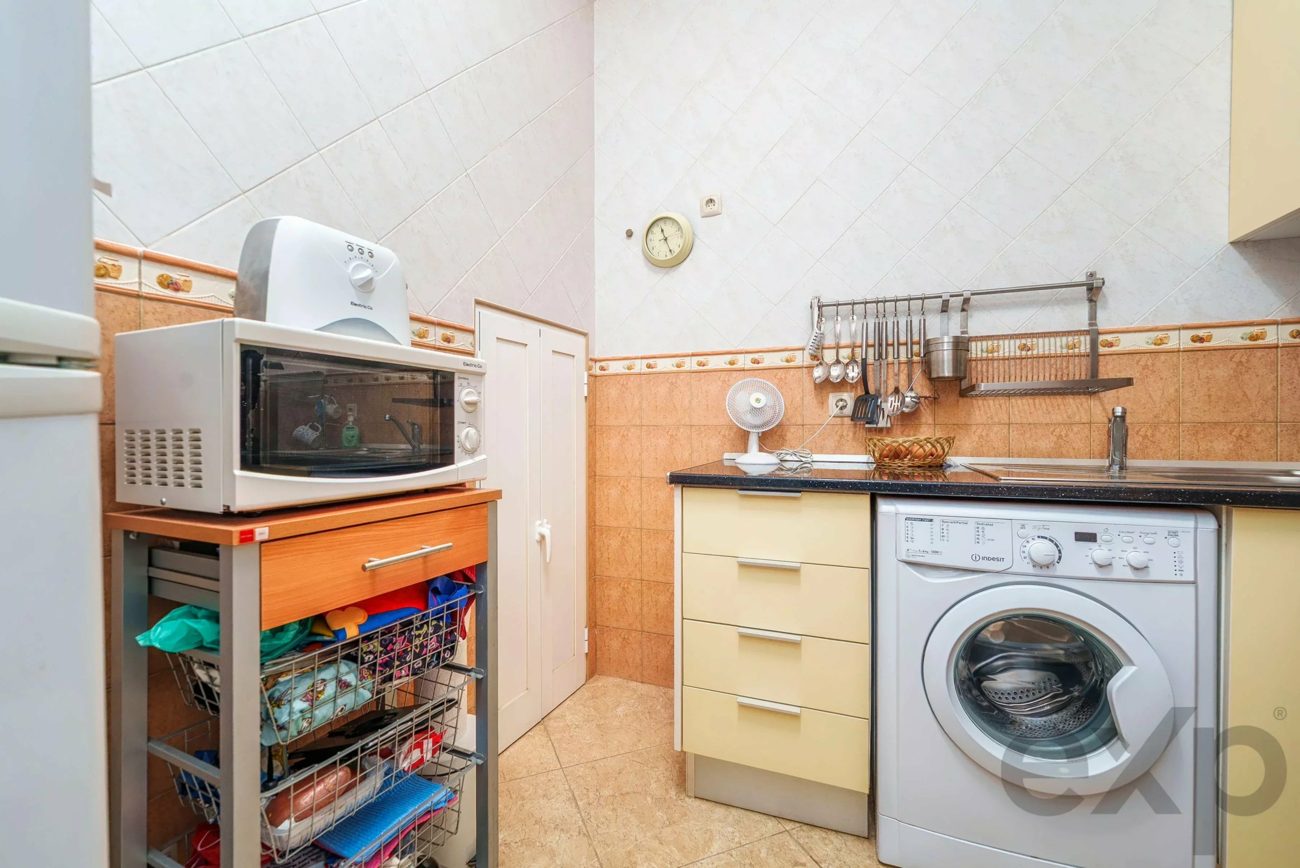 A one-bedroom plus one flat with a spacious terrace in the heart of Olhão’s city centre