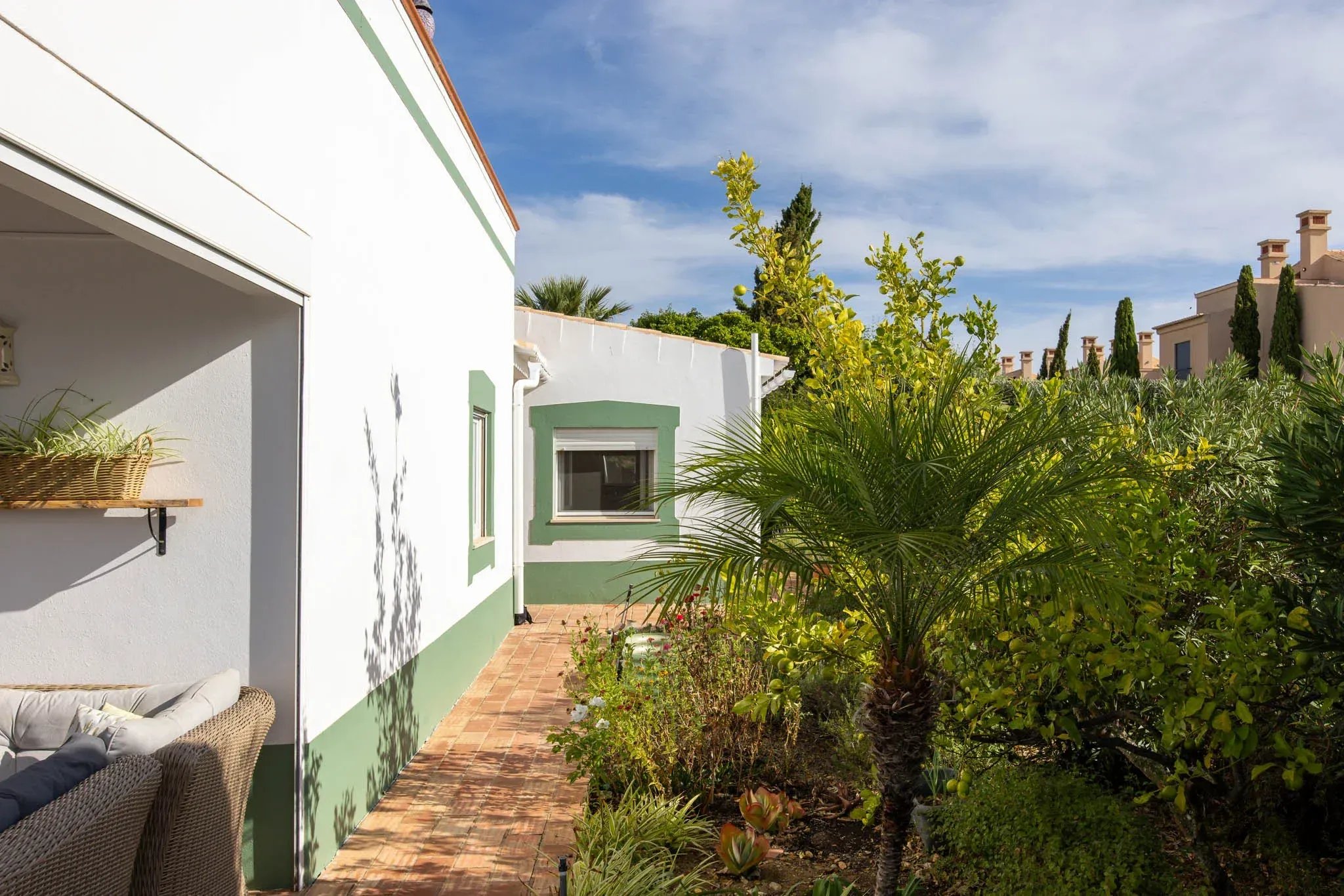 Single-Storey 3 Bed Villa, Pool and Sea-View Roof, Luz