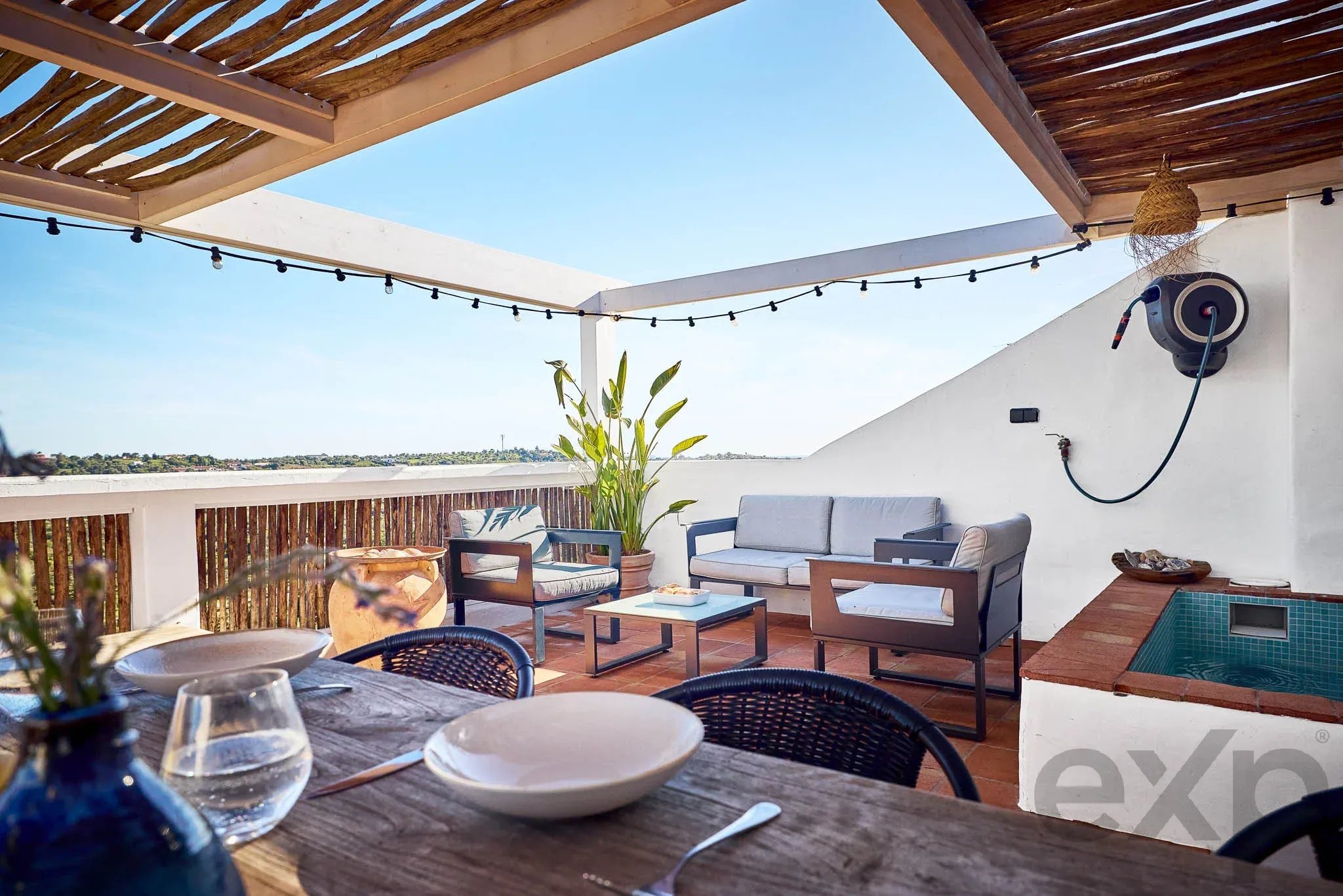 Renovated Village Townhouse with Rooftop Plunge Pool and Studio, near Silves