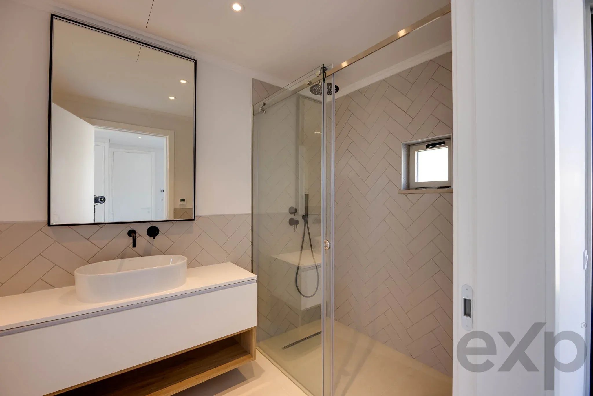 New 4-Bed Luxury Villa with Pool & Sauna, Lagos