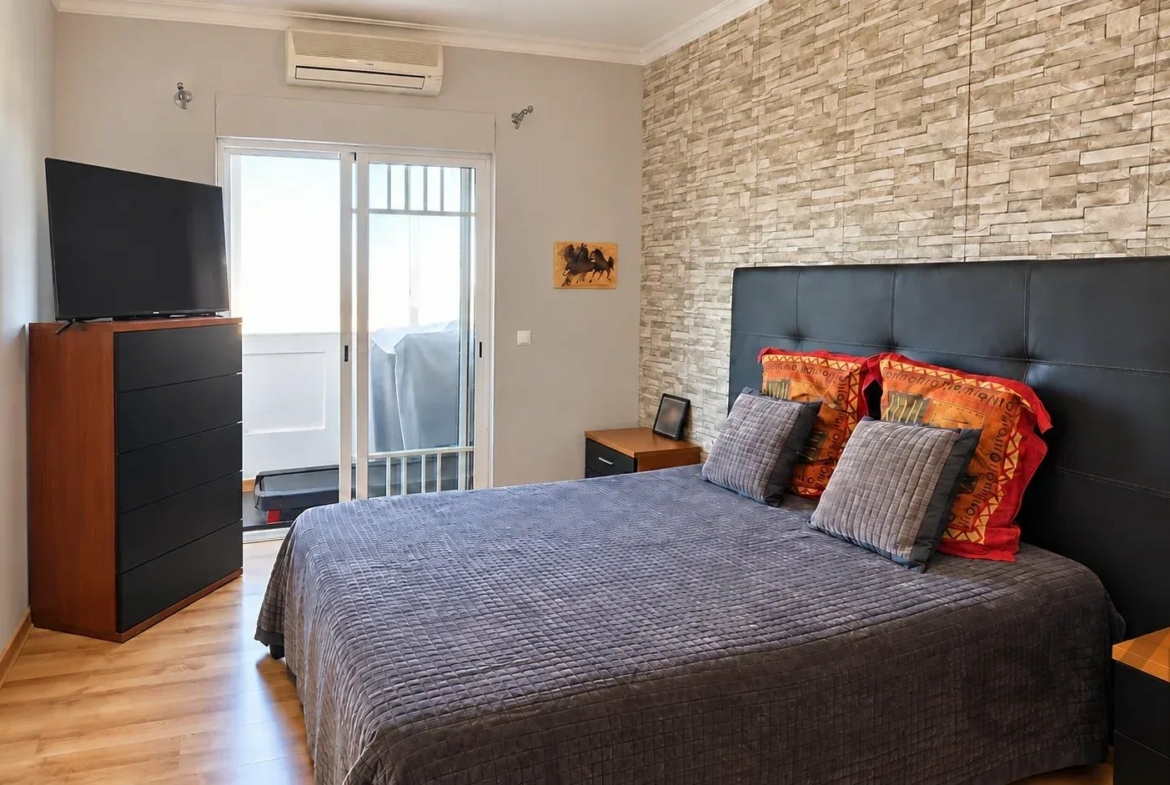 Bright three-bedroom apartment with two bathrooms in a central location, photo 13