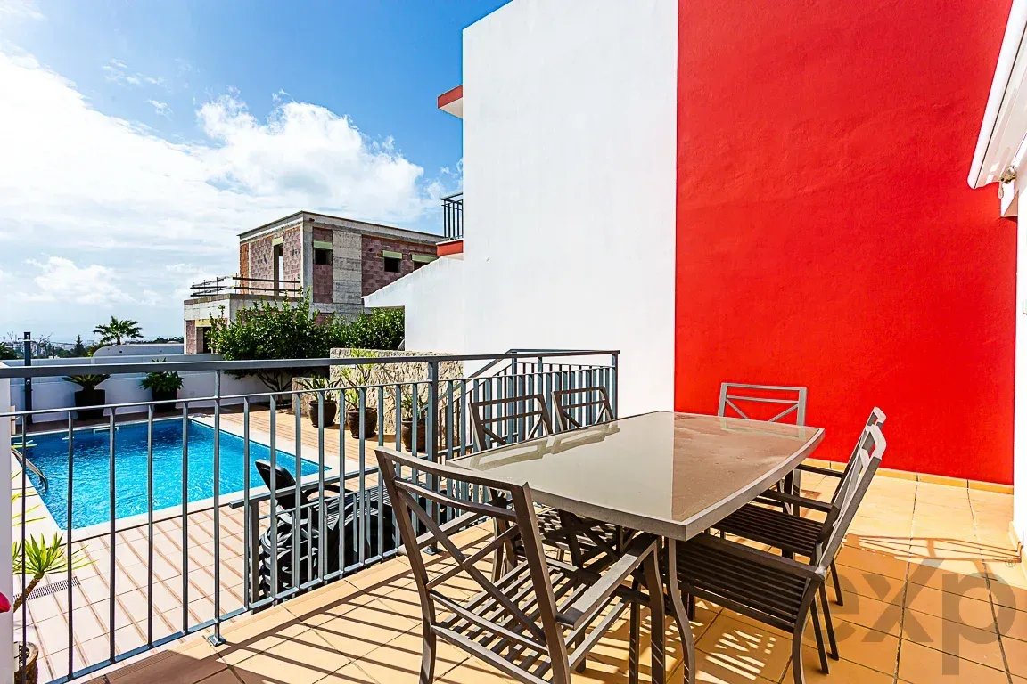 Exceptional Detached House with Swimming Pool, Panoramic Views and Privacy, 3 Minutes from Loulé