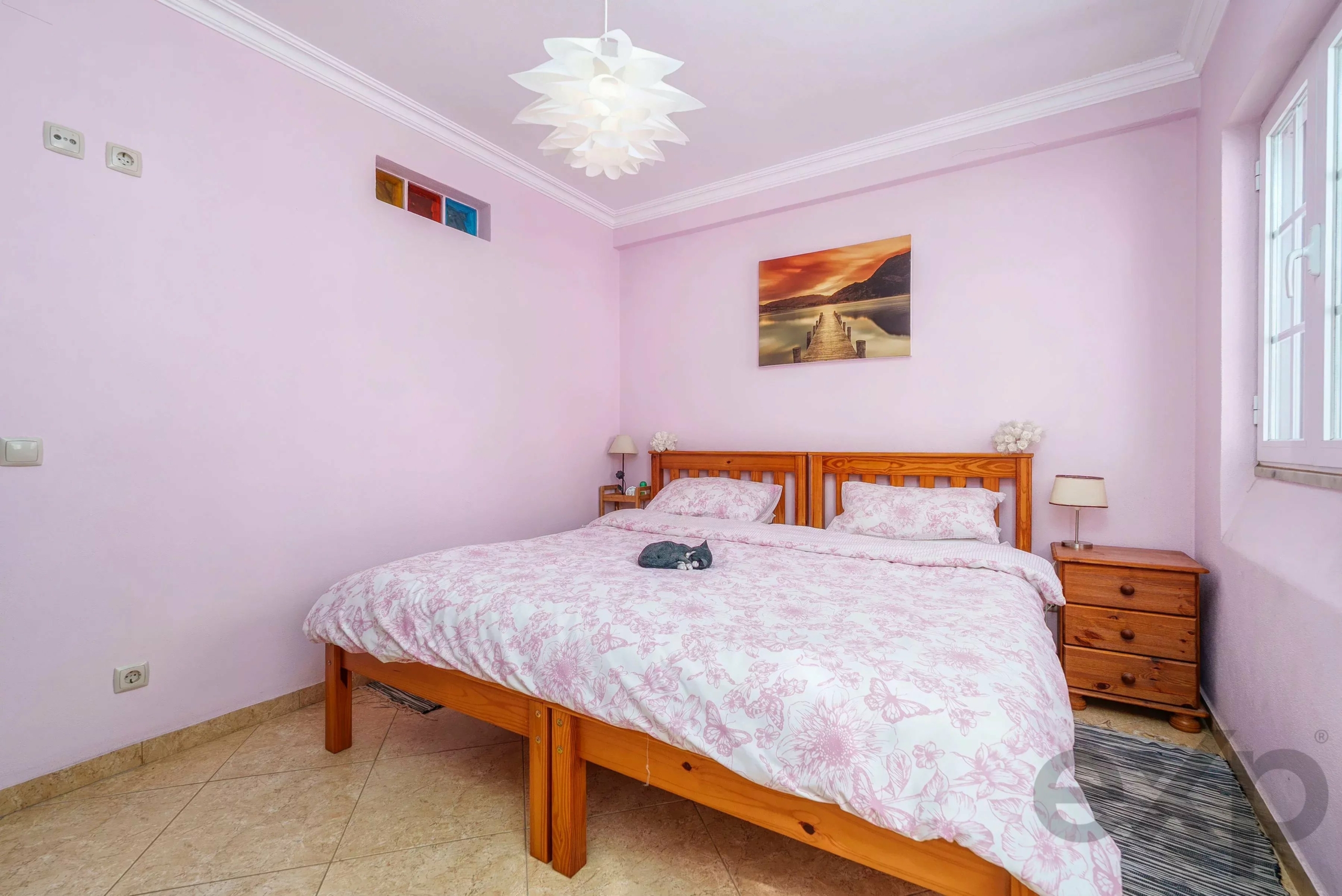 A one-bedroom plus one flat with a spacious terrace in the heart of Olhão’s city centre