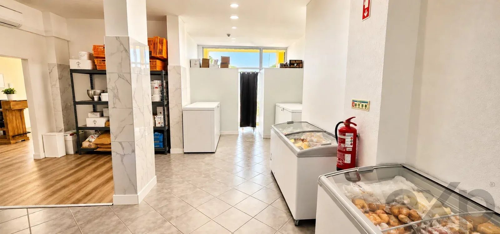 Modern Business Space in Quelfes, Olhão, 102 m²