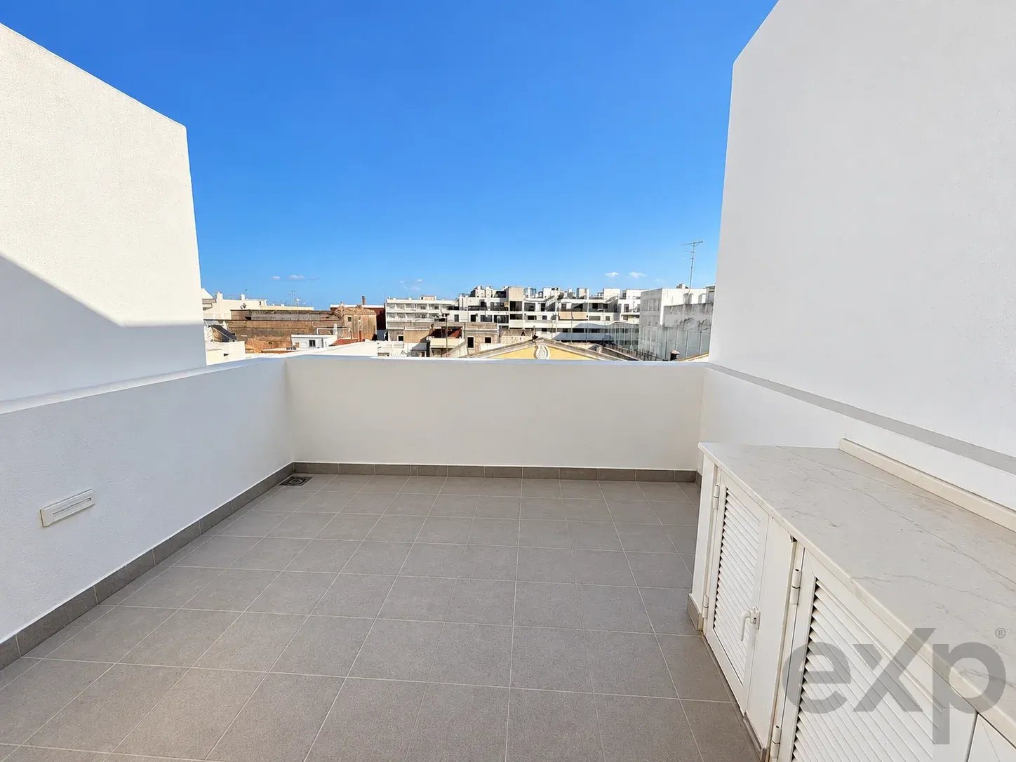 Maison jumelée T4 neuve au cœur du centre-ville d’Olhão
