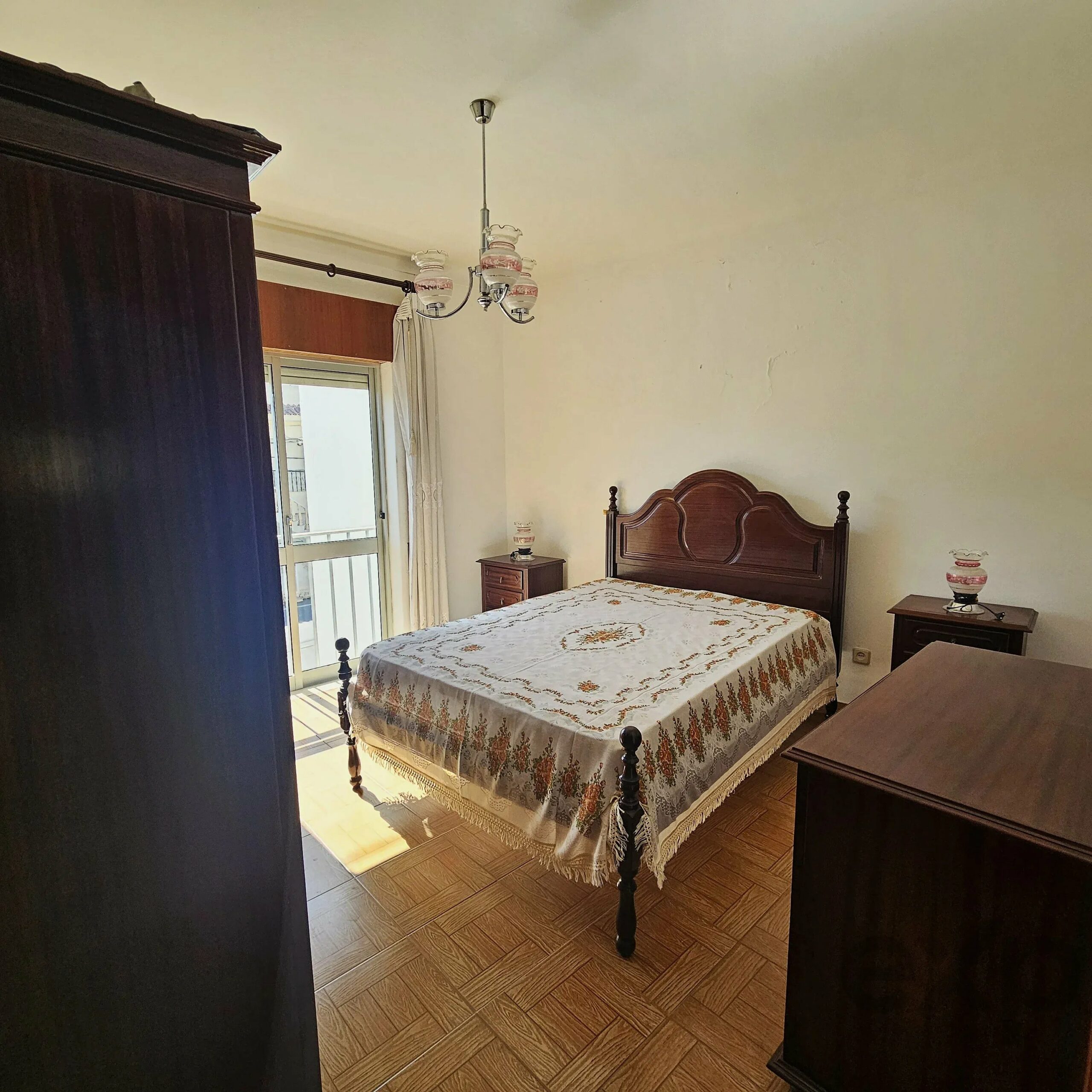 Two-Family House in Ferragudo - Charm, Space and Potential