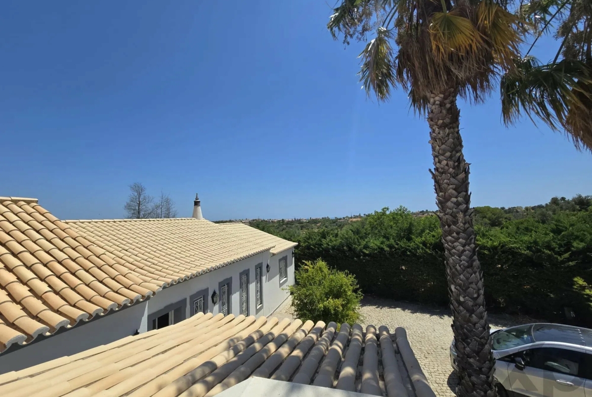Three-bedroom villa with two-bedroom annexe, pool and countryside views in Carvoeiro, photo 4