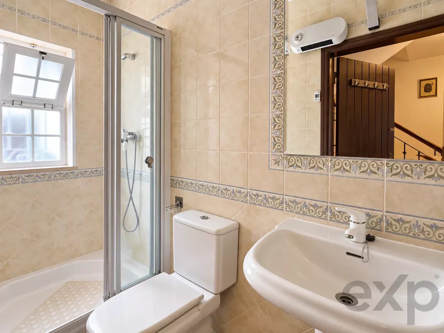 4-Bedroom Villa - Charm and Terraces with Views over the Ria Formosa