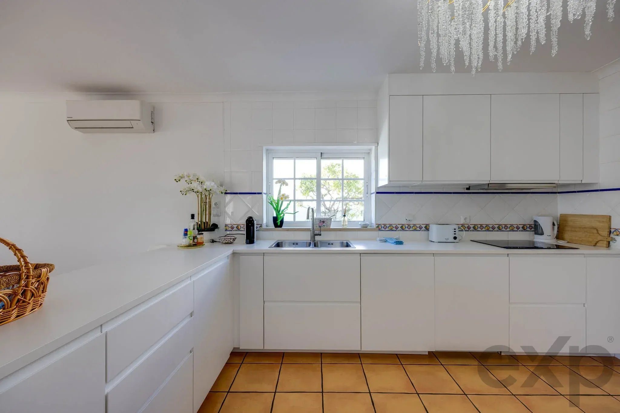 Refurbished T4 Villa, Pool and Guest Flat, Lagos