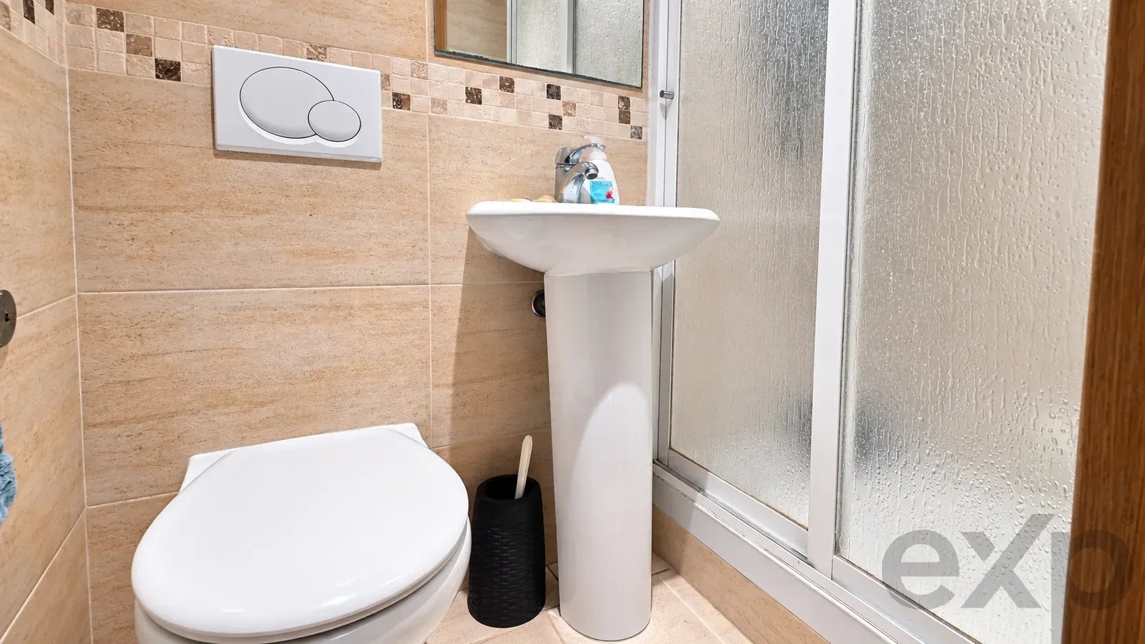 Bright three-bedroom apartment with two bathrooms in a central location
