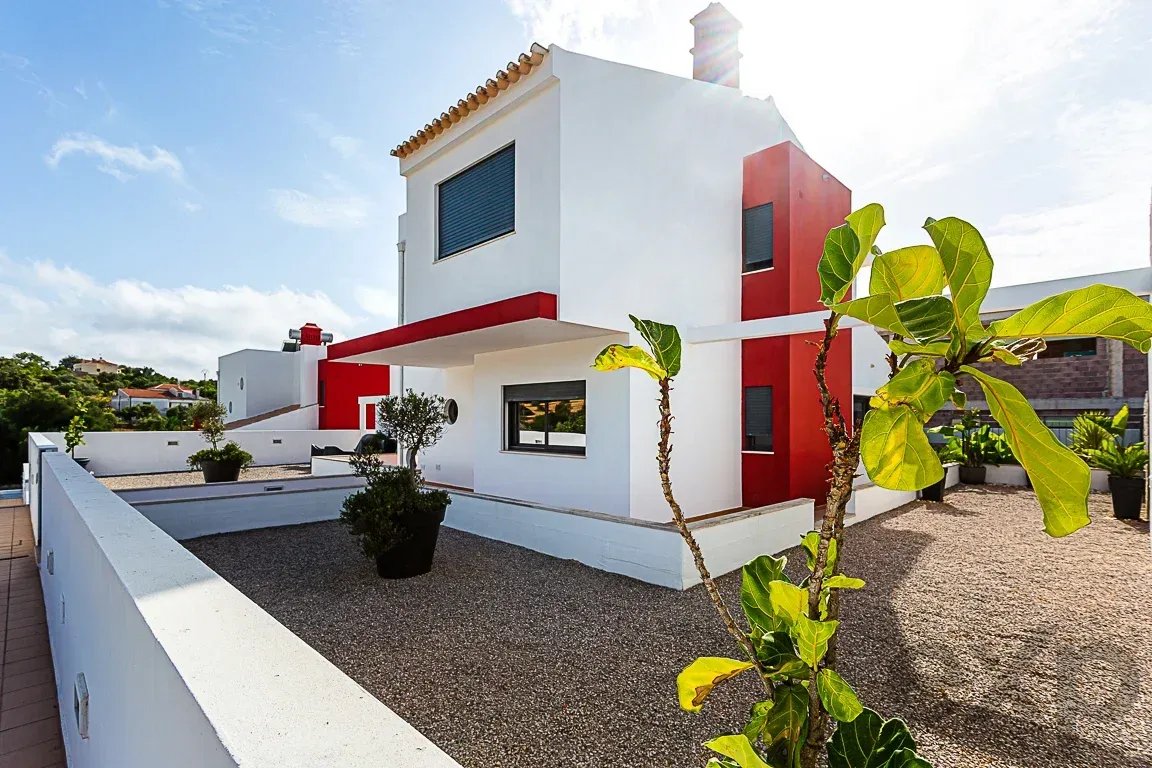 Exceptional Detached House with Swimming Pool, Panoramic Views and Privacy, 3 Minutes from Loulé
