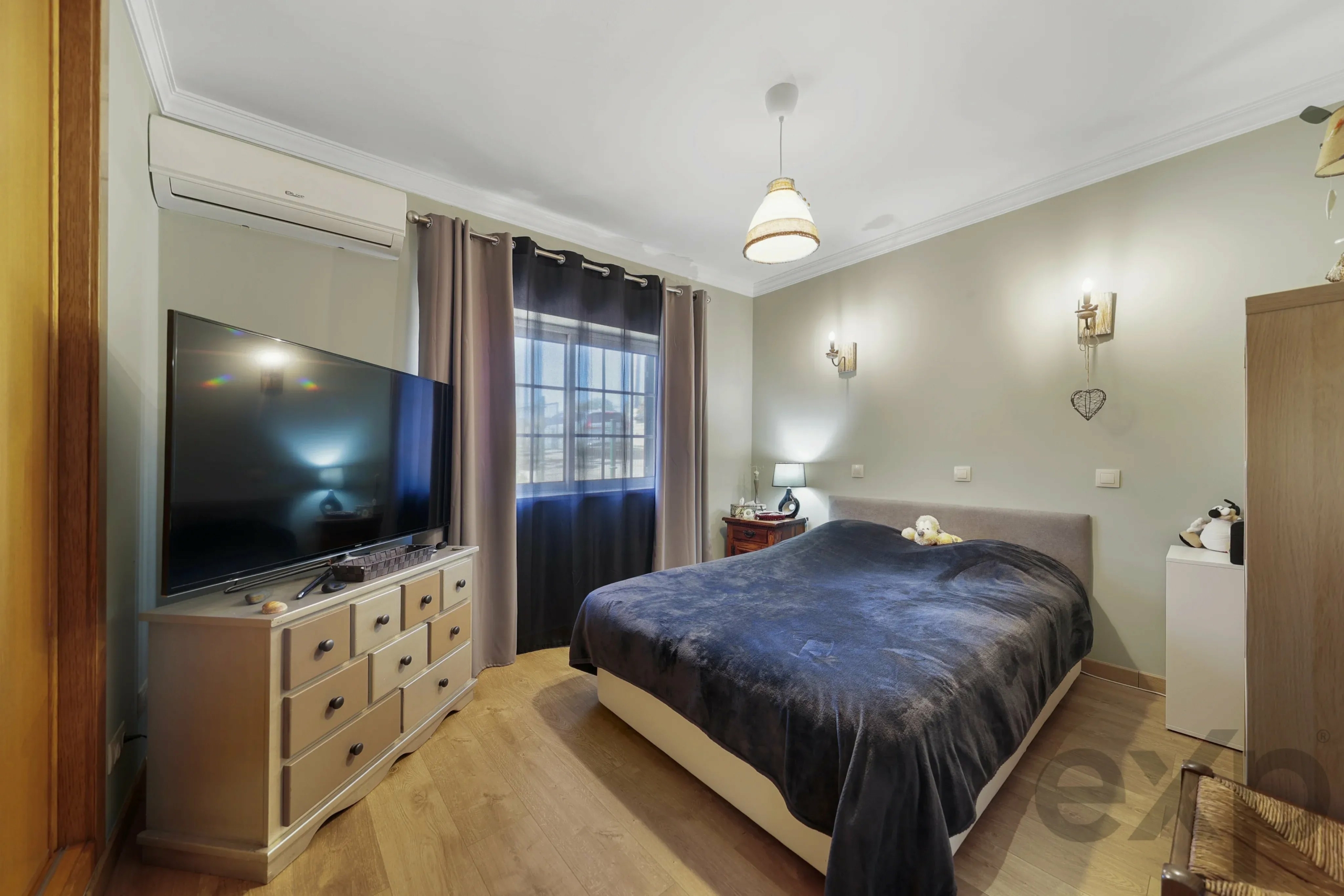Elegant 3-bedroom semi-detached house with terraces. double garage and swimming pool - 300m from the new golf course and 1 km from the beaches of Ferragudo.