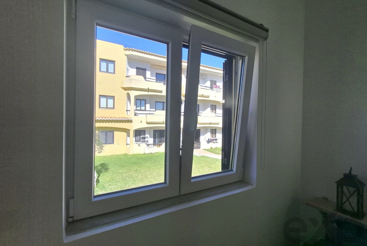 Fully renovated and furnished one-bedroom apartment in Alvor, photo 25
