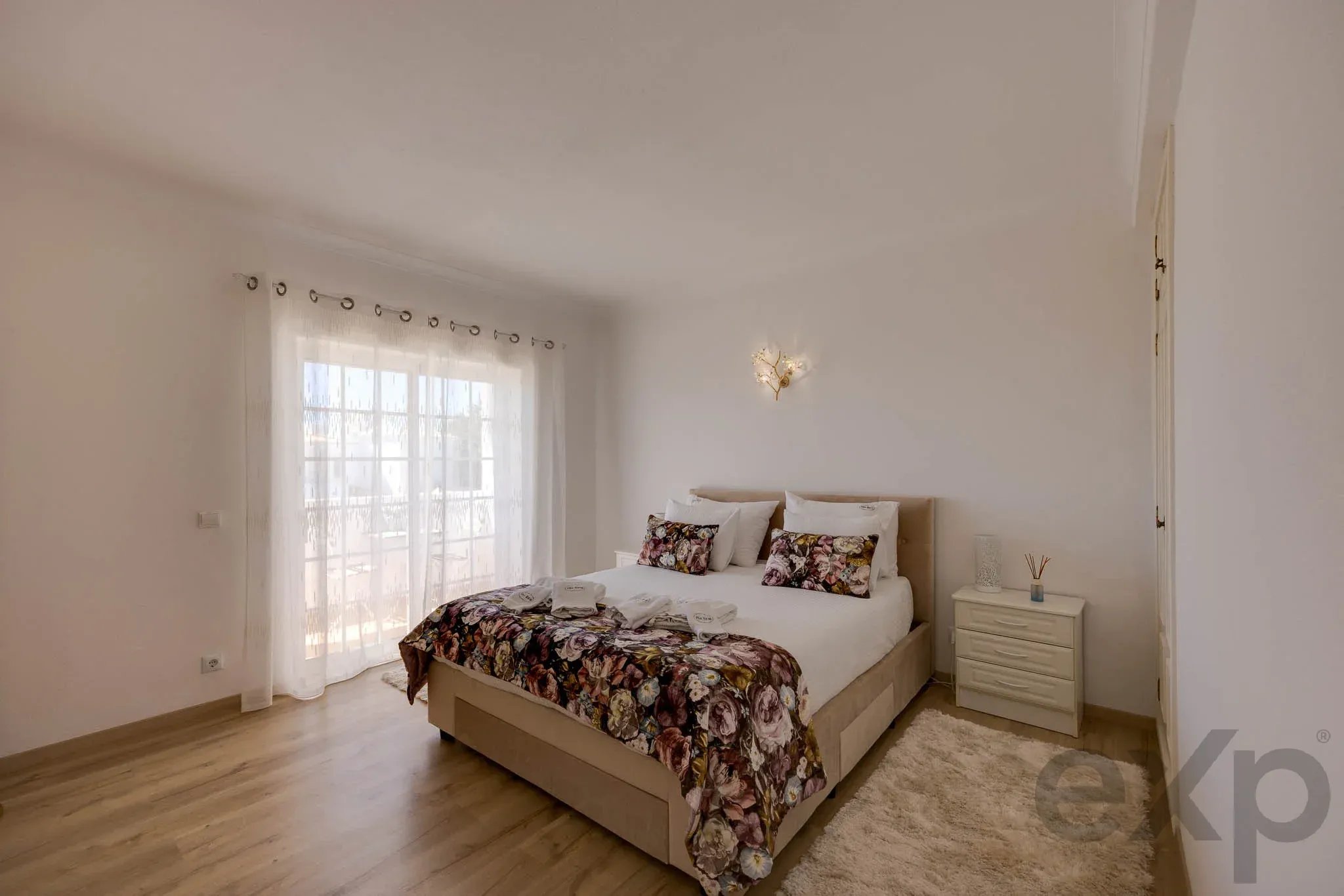 Refurbished T4 Villa, Pool and Guest Flat, Lagos