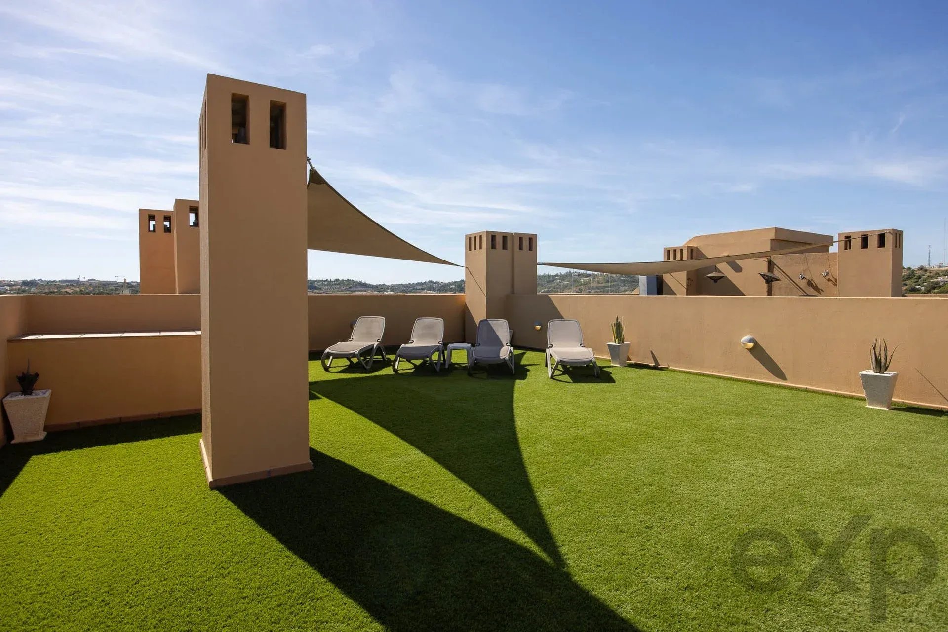 2-Bed with Private Rooftop & Indoor Pool, Lagos