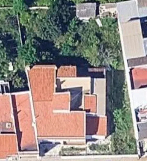 Two-Family House in Ferragudo - Charm, Space and Potential