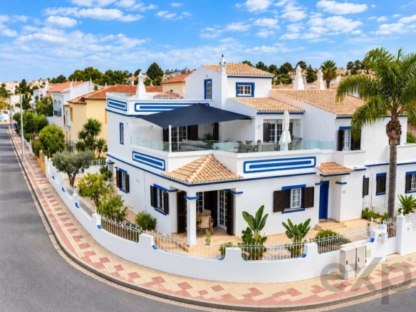 4-Bedroom Villa - Charm and Terraces with Views over the Ria Formosa