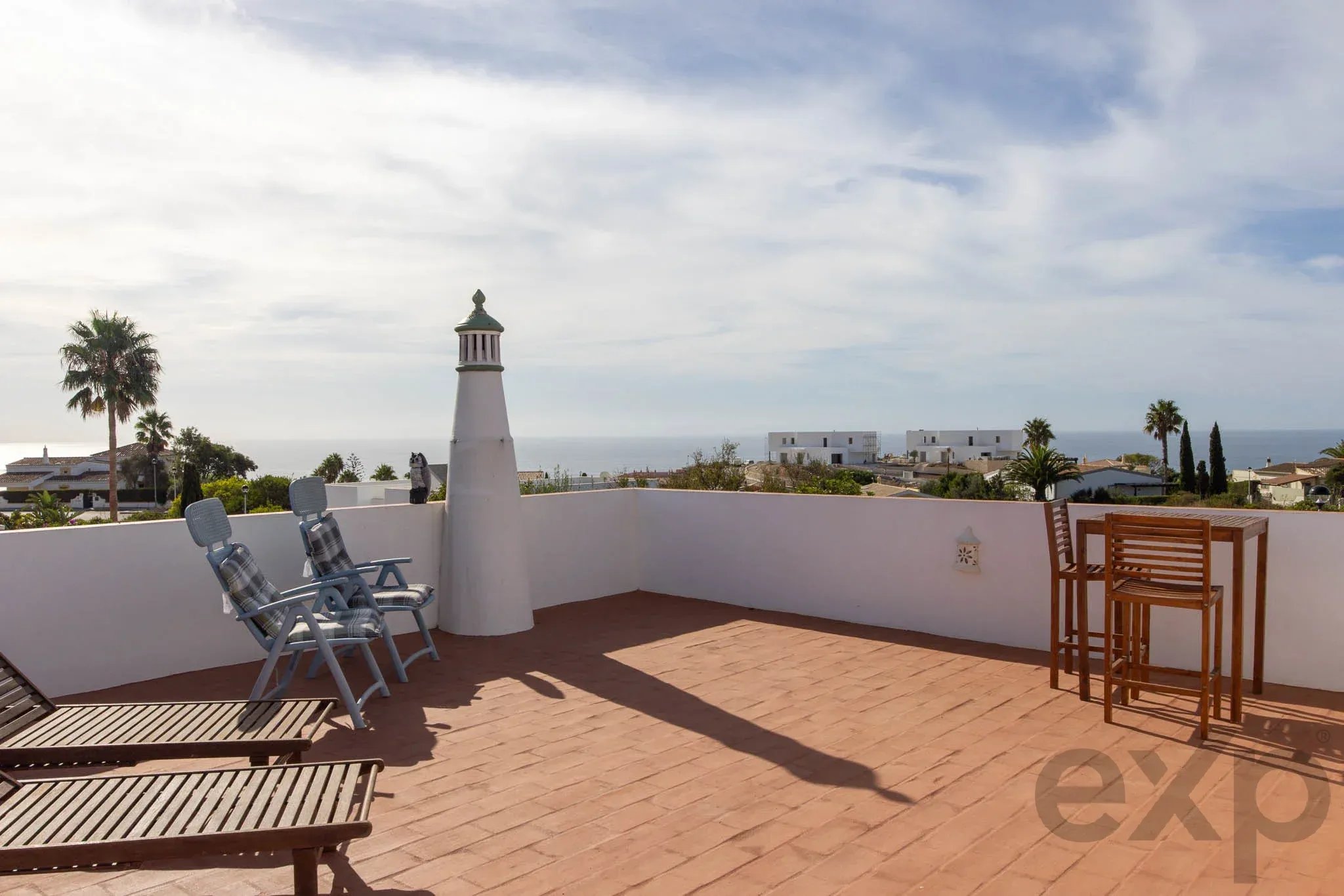 Single-Storey 3 Bed Villa, Pool and Sea-View Roof, Luz
