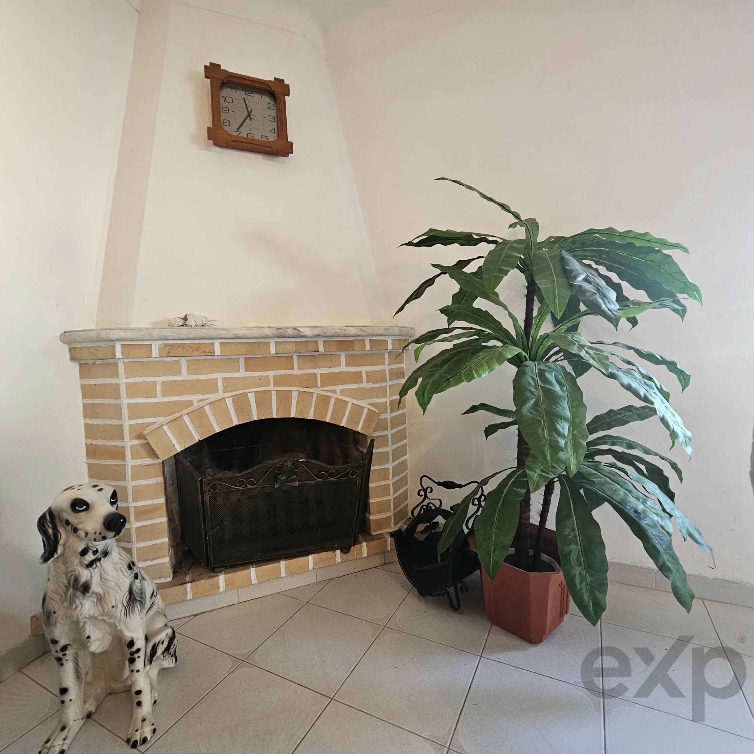 Two-Family House in Ferragudo - Charm, Space and Potential