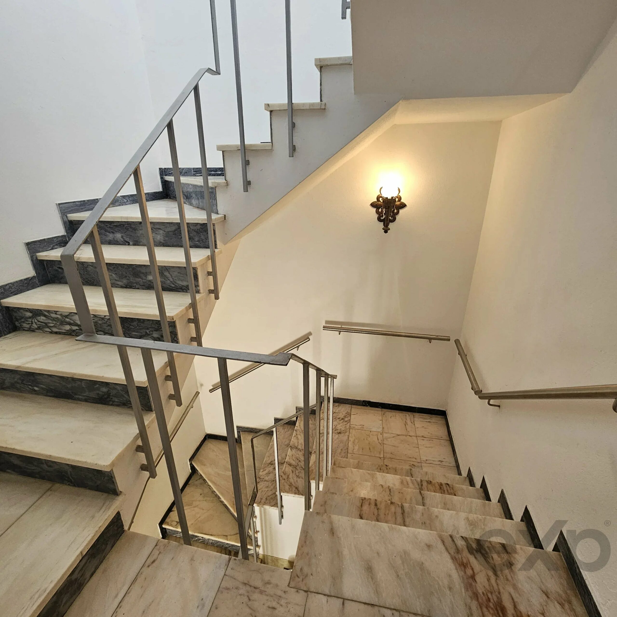 Two-Family House in Ferragudo - Charm, Space and Potential