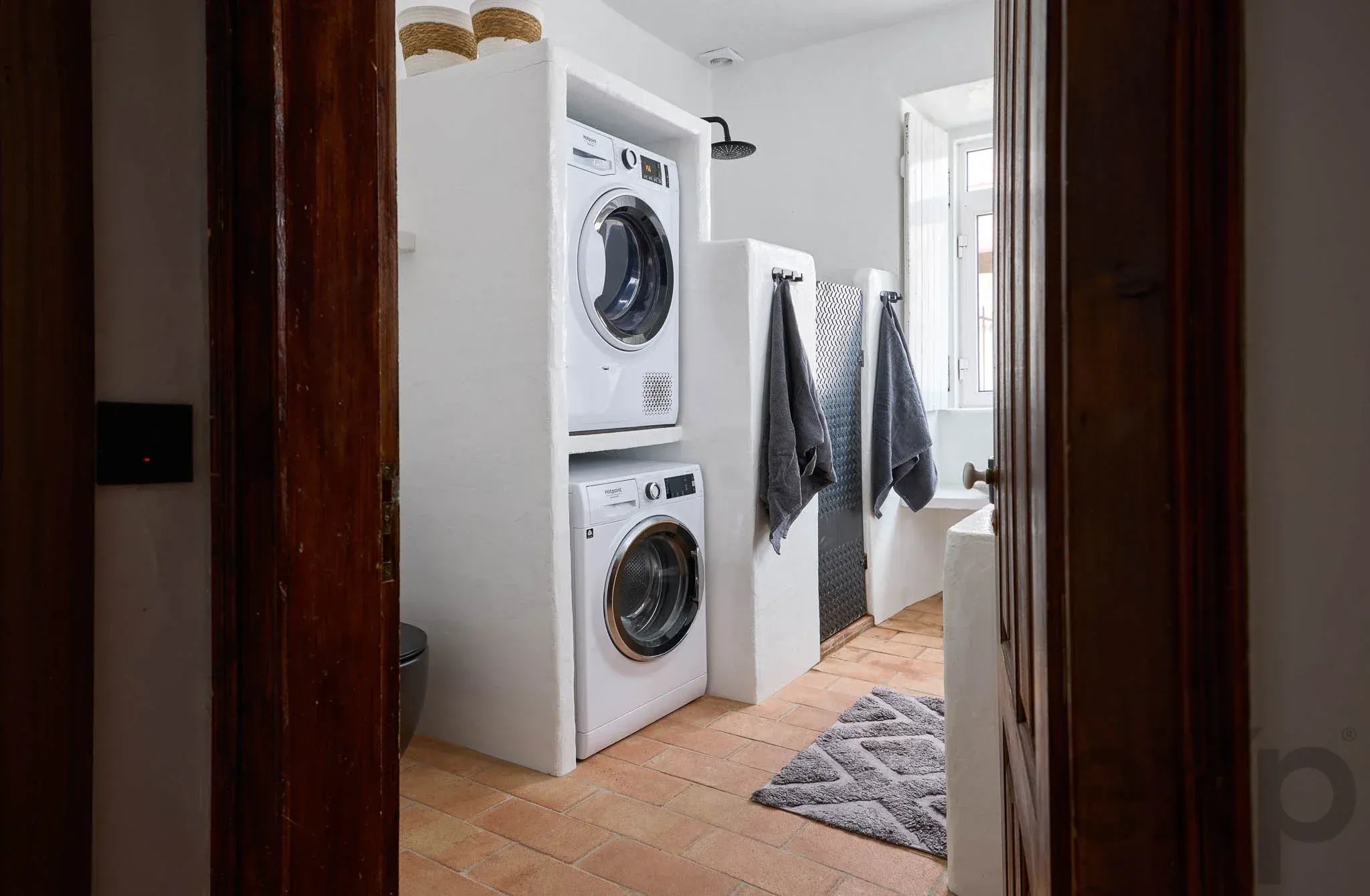 Renovated Village Townhouse with Rooftop Plunge Pool and Studio, near Silves