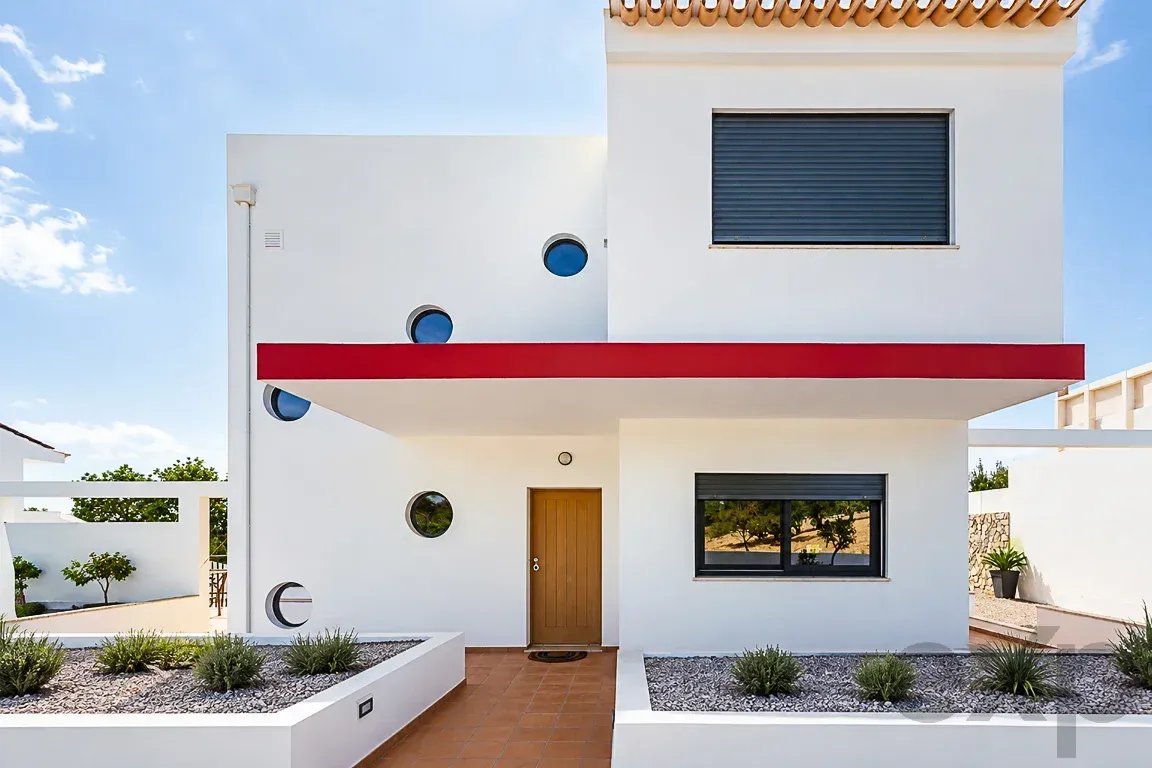 Exceptional Detached House with Swimming Pool, Panoramic Views and Privacy, 3 Minutes from Loulé