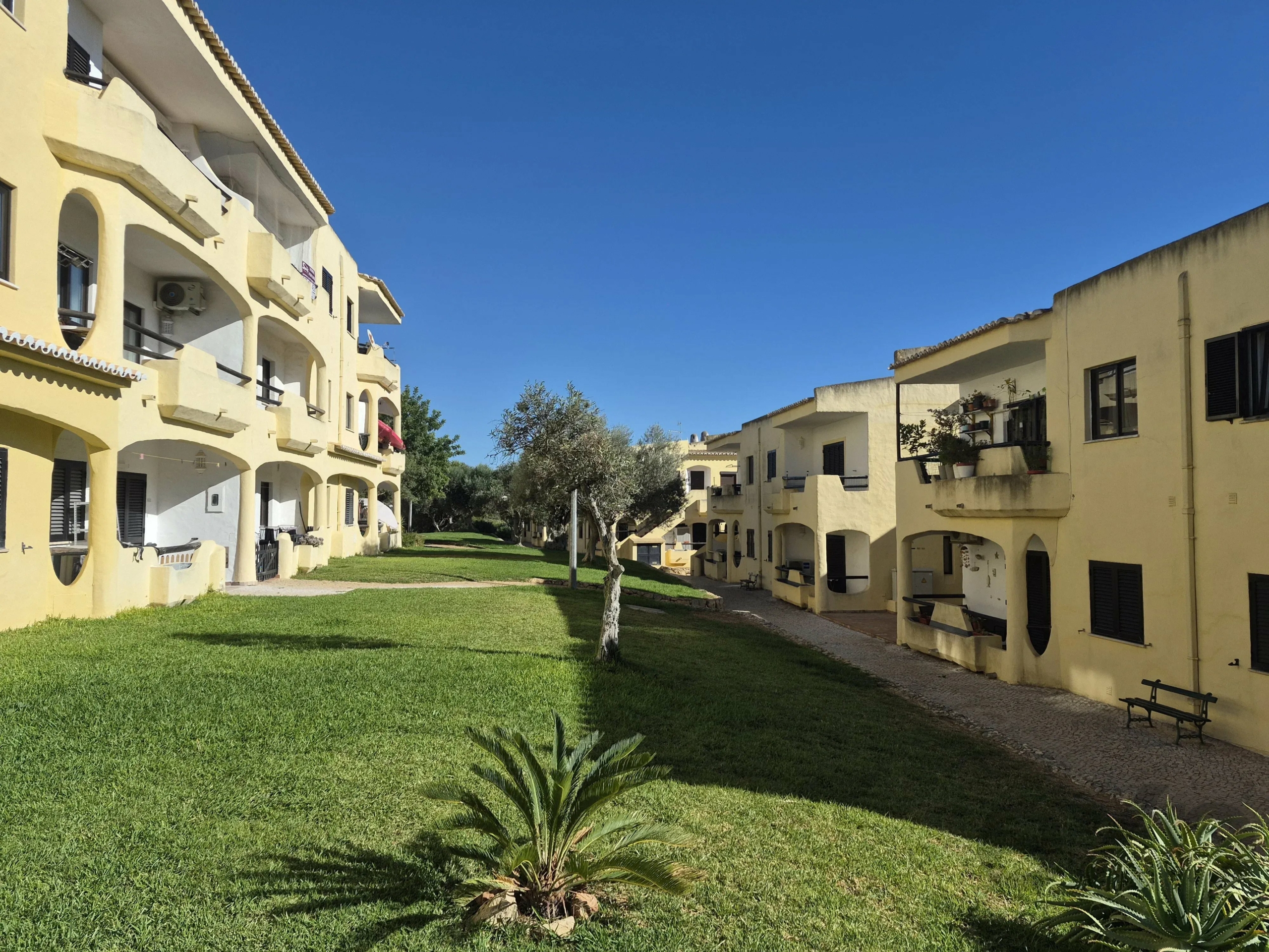 Fully renovated and furnished one-bedroom apartment in Alvor