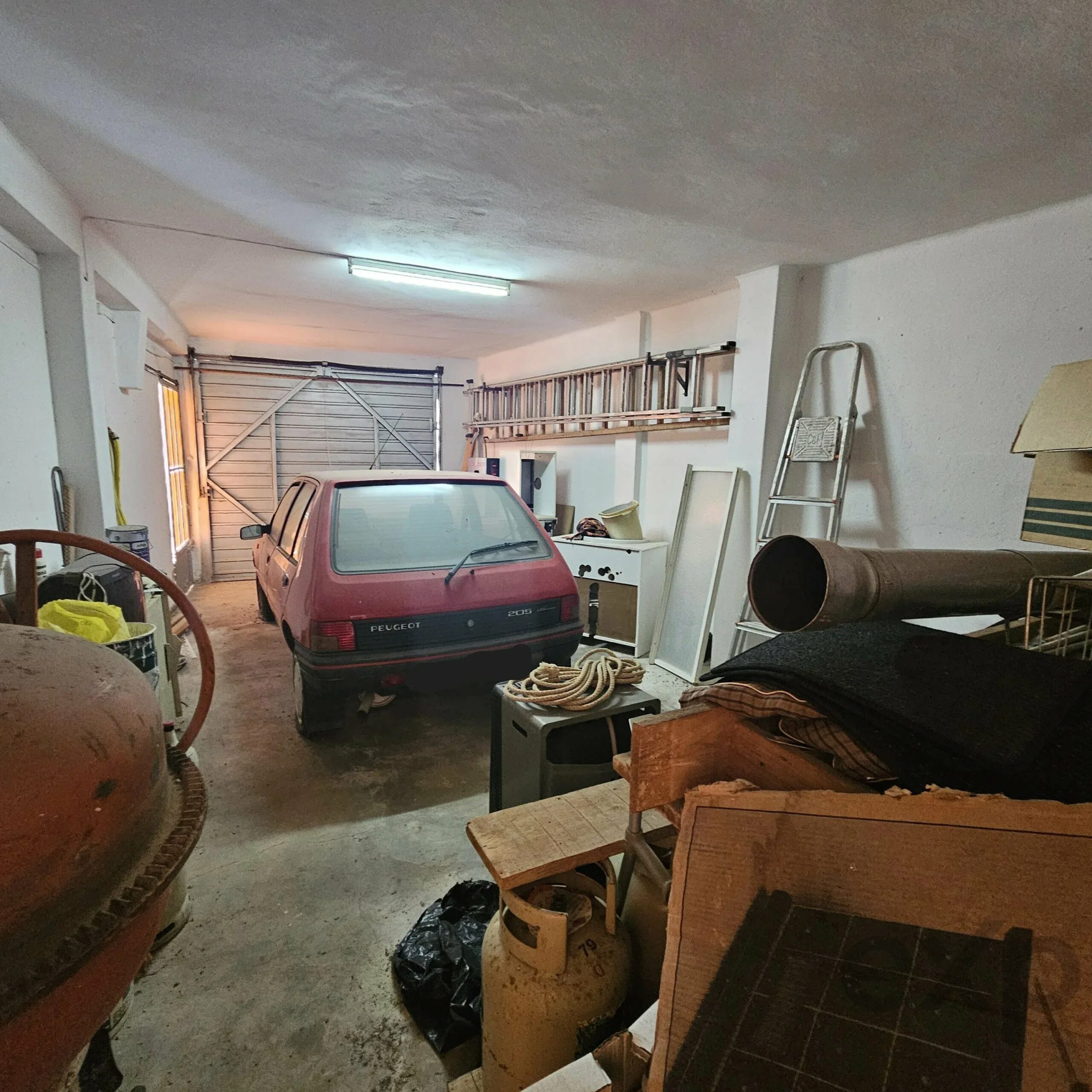 Two-Family House in Ferragudo - Charm, Space and Potential