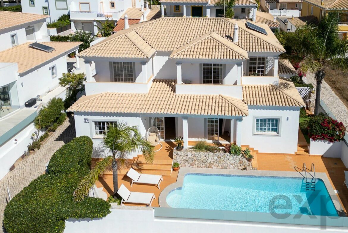 Refurbished T4 Villa, Pool and Guest Flat, Lagos, photo 2