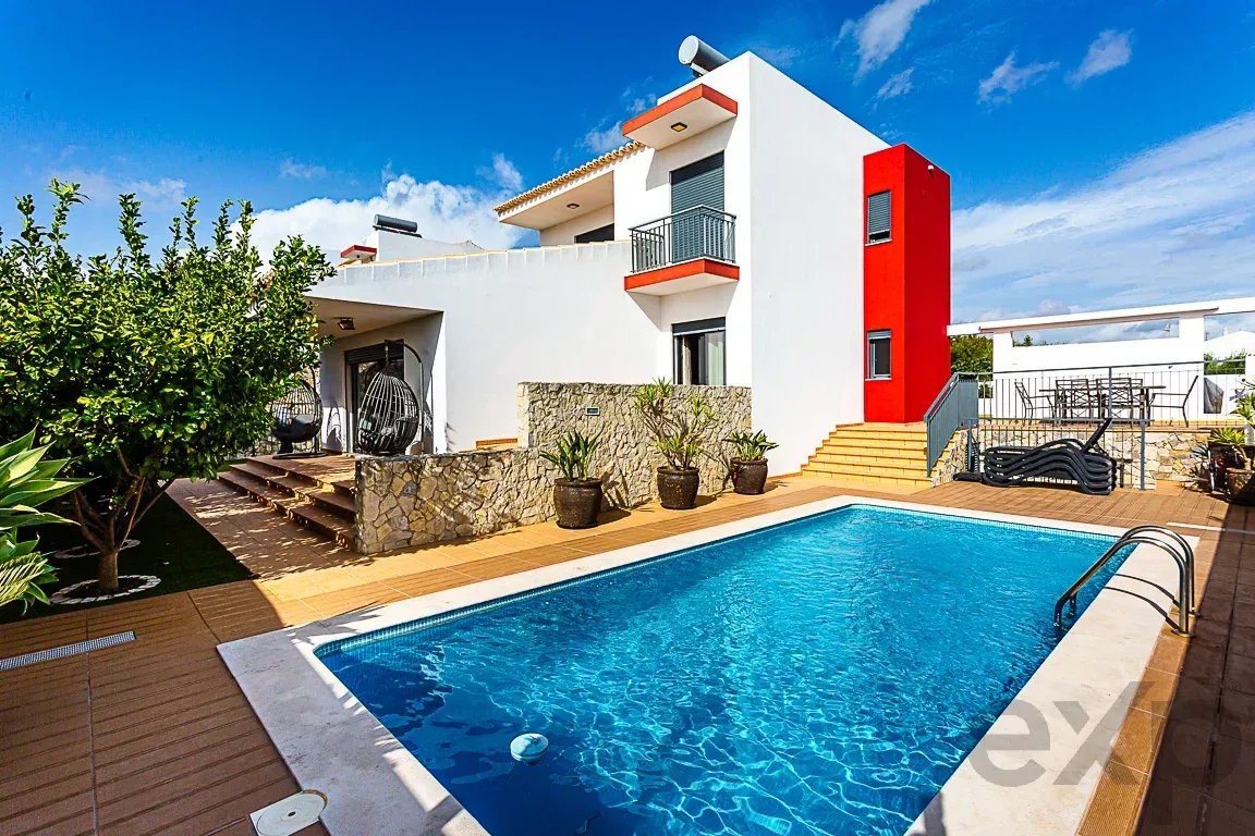 Exceptional Detached House with Swimming Pool, Panoramic Views and Privacy, 3 Minutes from Loulé
