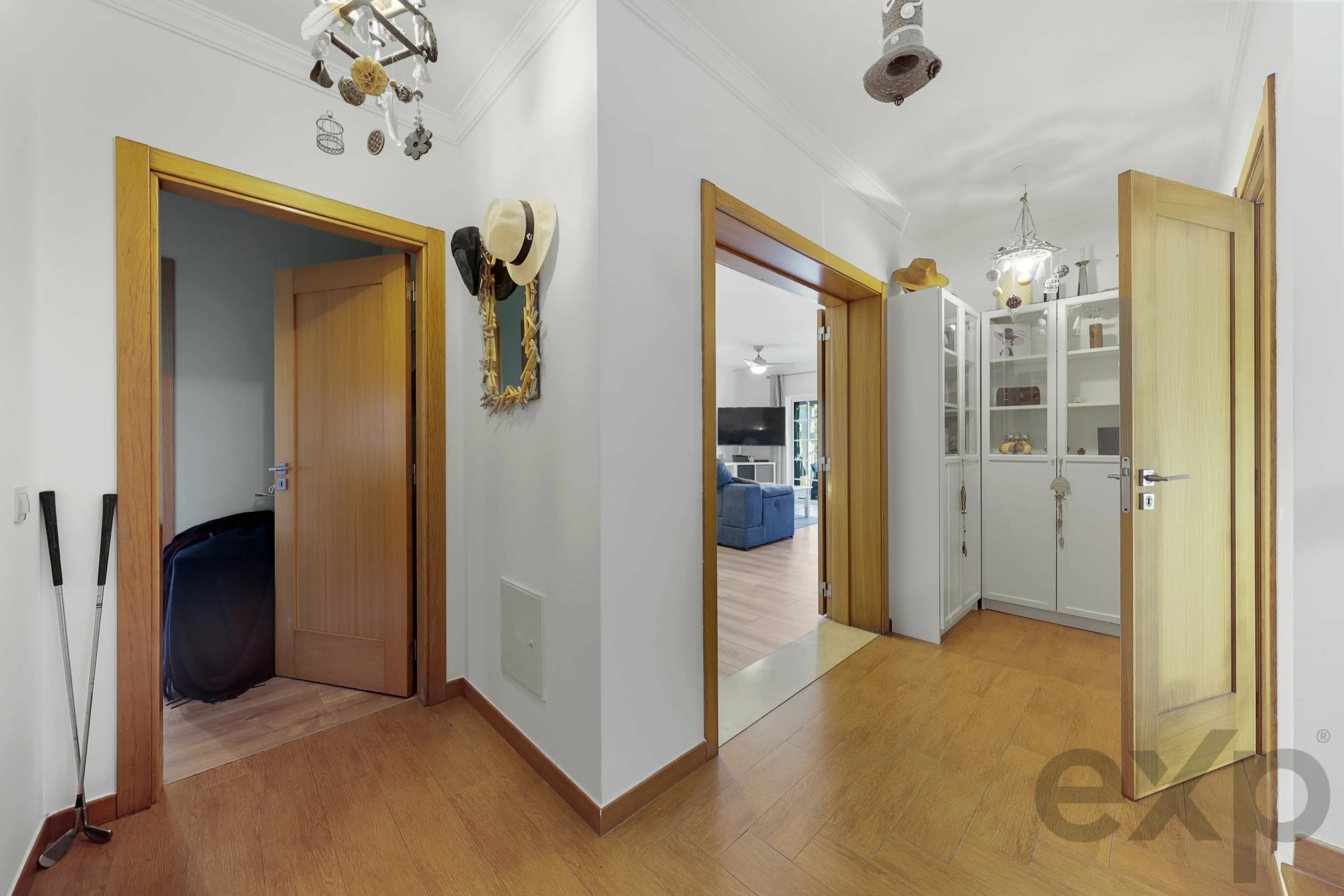 Elegant 3-bedroom semi-detached house with terraces. double garage and swimming pool - 300m from the new golf course and 1 km from the beaches of Ferragudo.