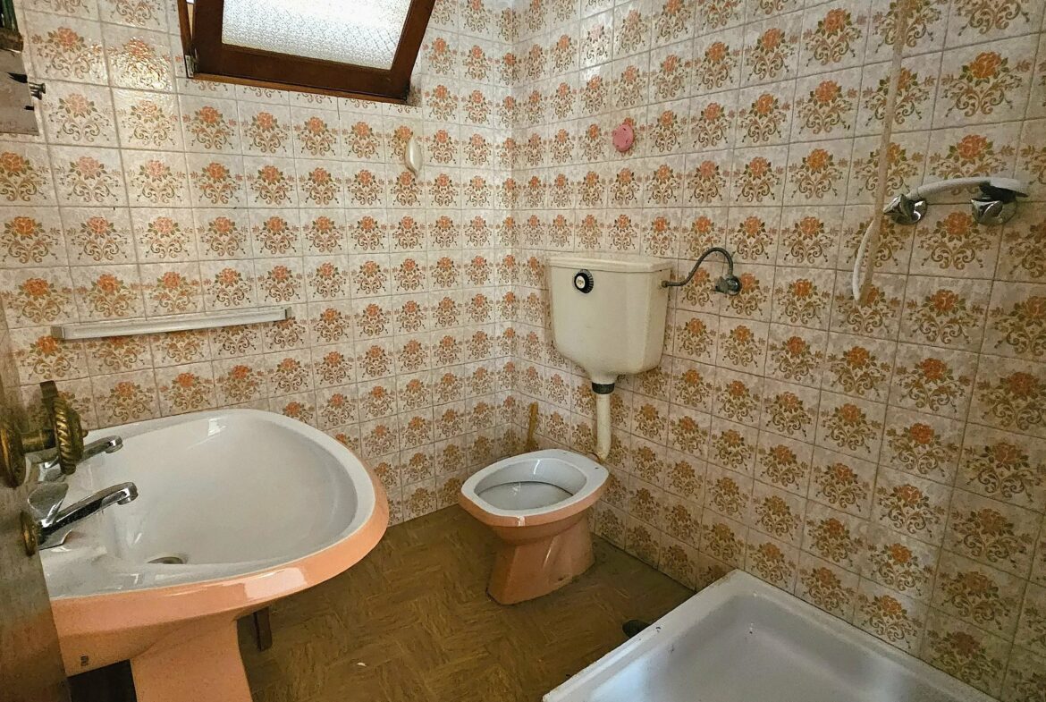 Two-Family House in Ferragudo - Charm, Space and Potential, photo 15